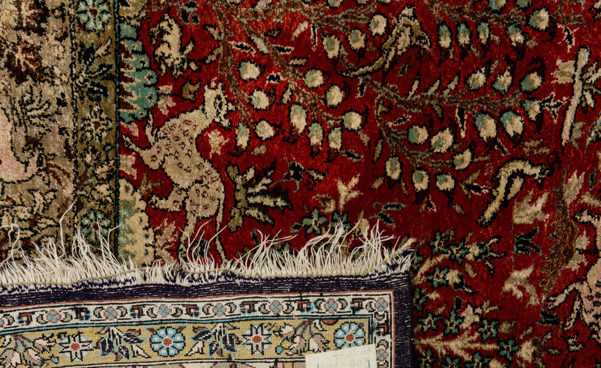 An Oriental silk carpet, decorated with various animals and birds in a landscape setting, 137 x 205 - Bild 5 aus 5