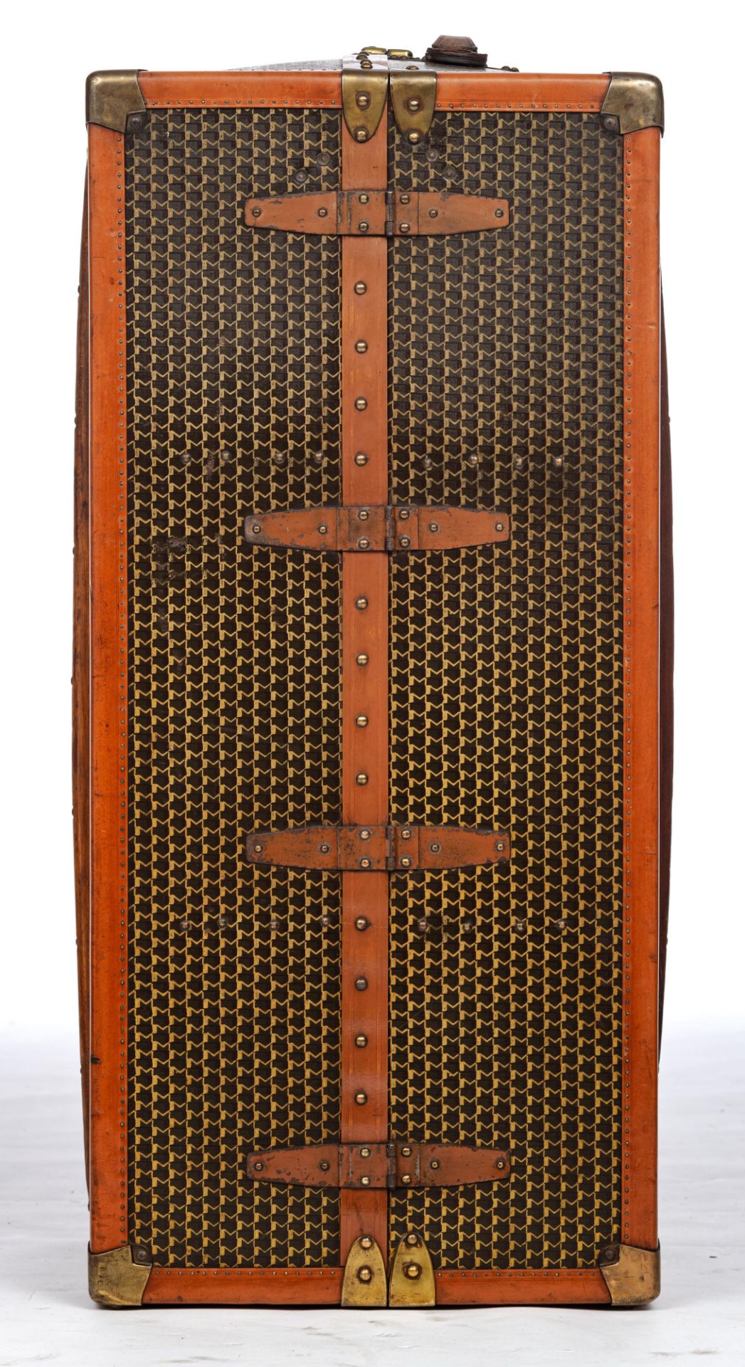 An exceptional 1920s Moynat leather travelling trunk with brass mounts, decorated with the hand-pain - Bild 4 aus 20