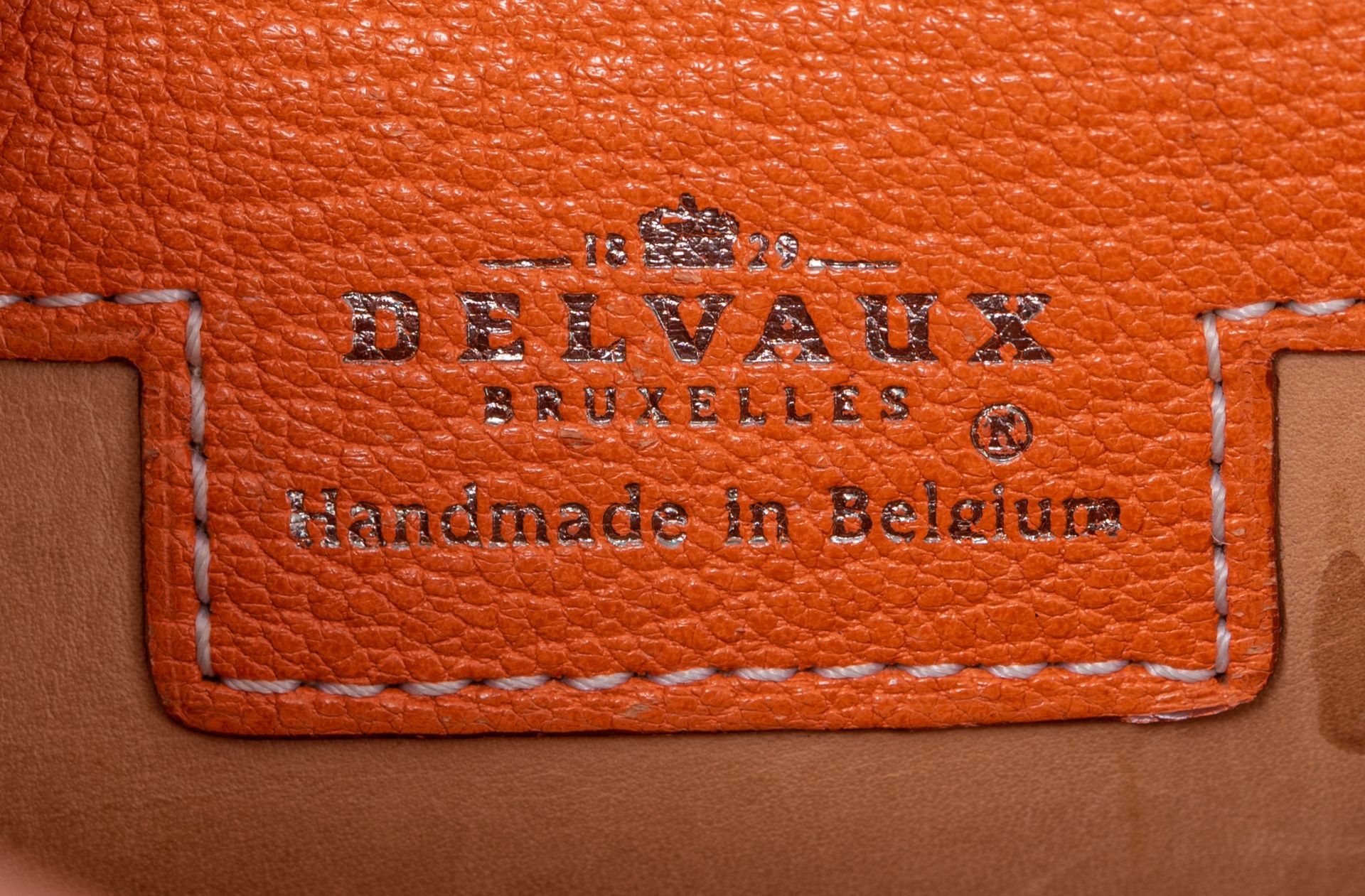 An orange leather Delvaux Brillant MM handbag, H 22 - W 29 cm - D 14,5 cm - Image 11 of 17