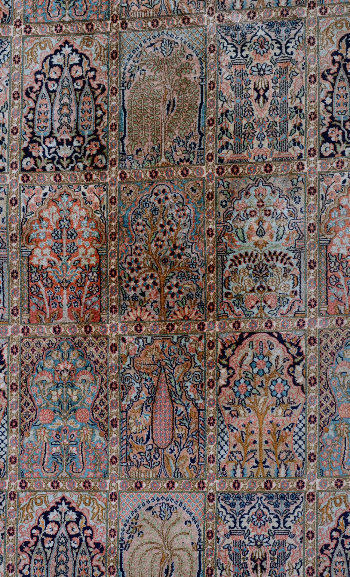 An Oriental rug, decorated with architectural motifs, 276 x 370 cm - Bild 5 aus 10