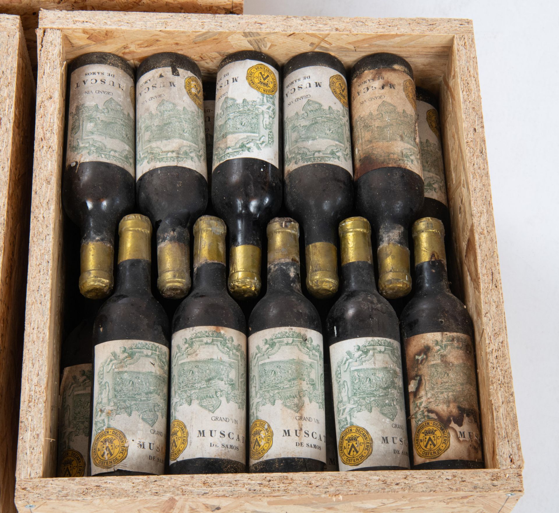 A series of J. Vandermeulen - DecanniŠre (Ostend - Belgium) bottled wines, 17 standard bottles Musca - Bild 6 aus 13