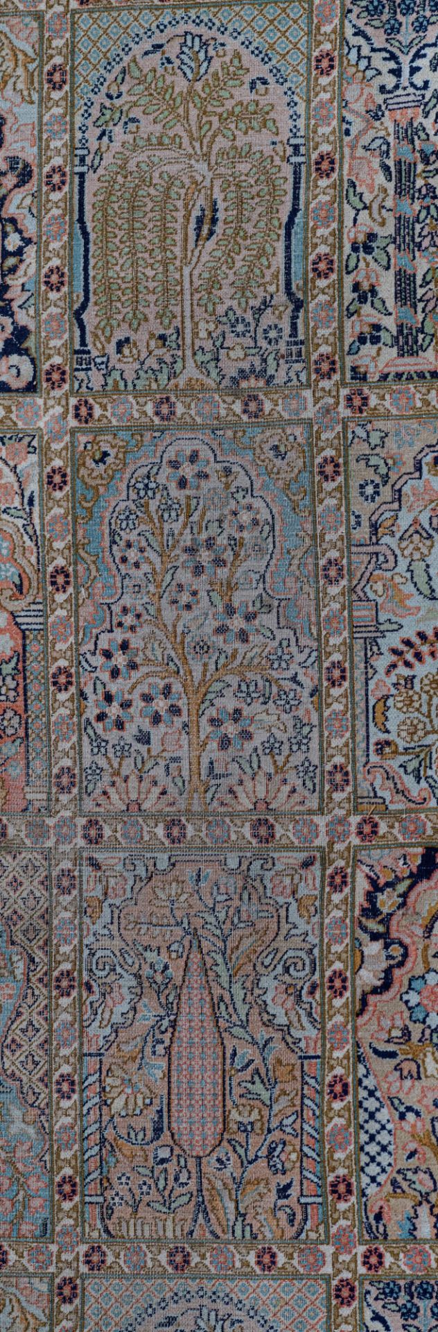 An Oriental rug, decorated with architectural motifs, 276 x 370 cm - Bild 4 aus 10