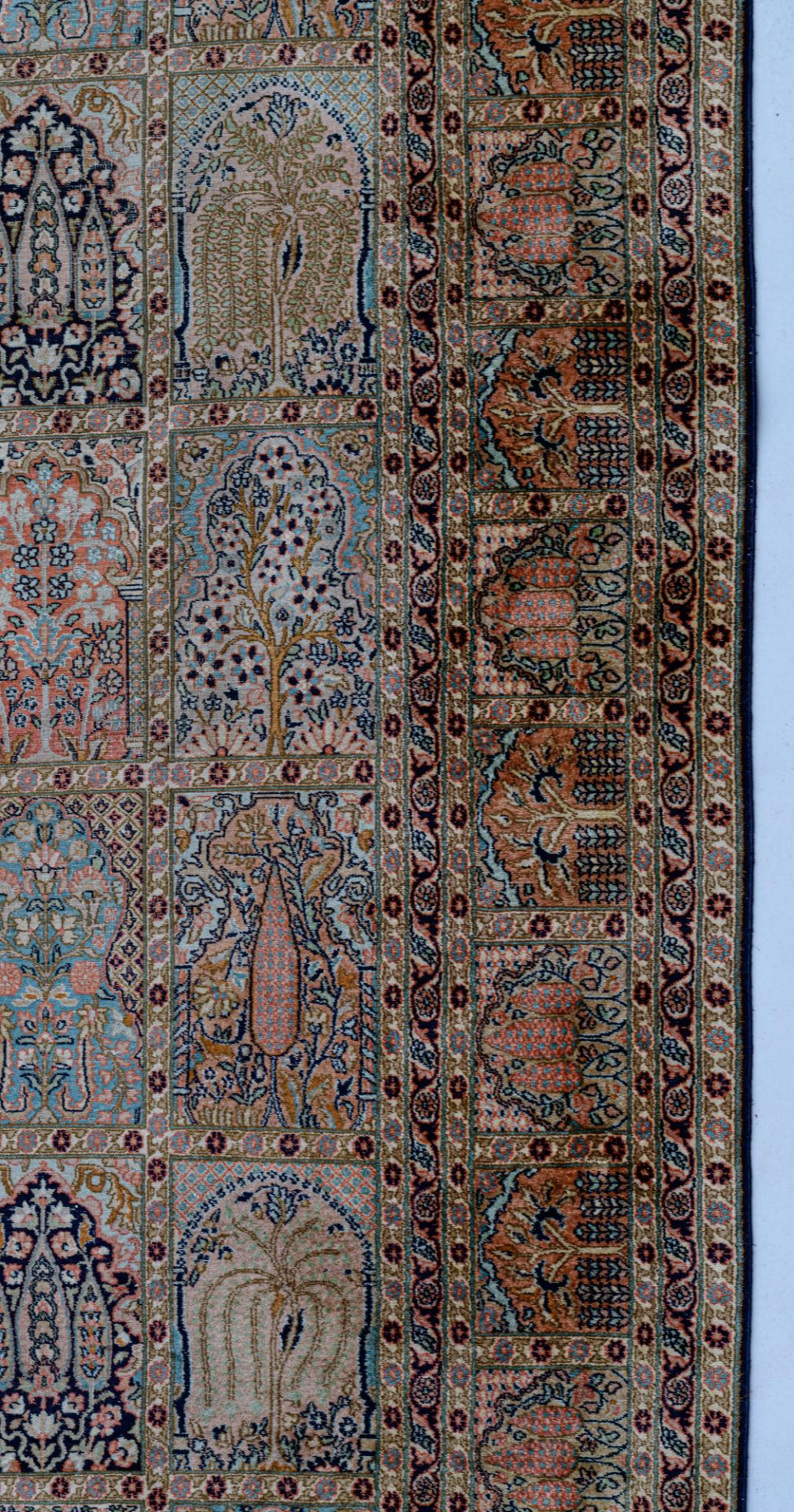 An Oriental rug, decorated with architectural motifs, 276 x 370 cm - Bild 6 aus 10