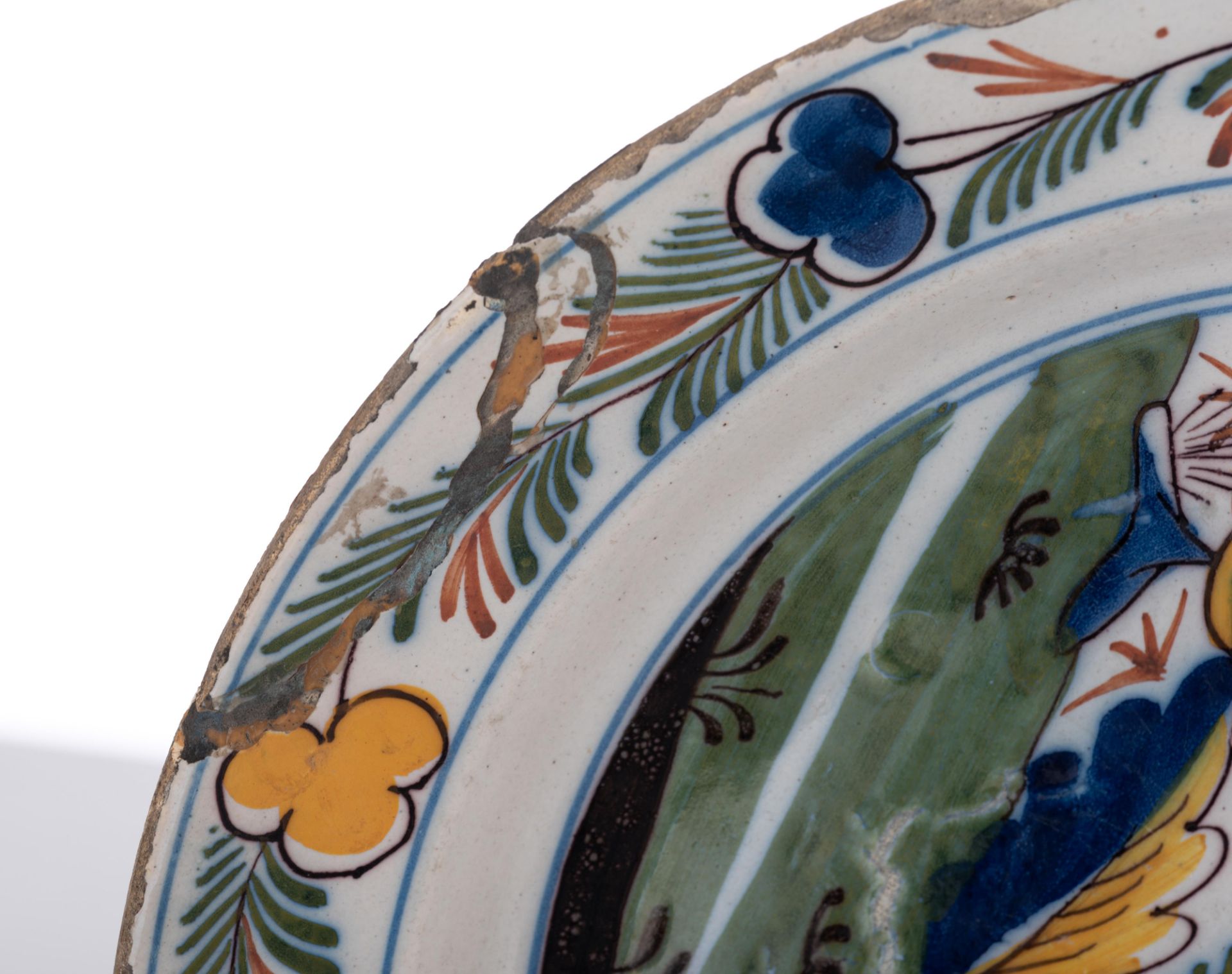 A fine blue and white decorated Dutch Delftware dish, depicting a beauty holding a horn of plenty, 1 - Bild 14 aus 16