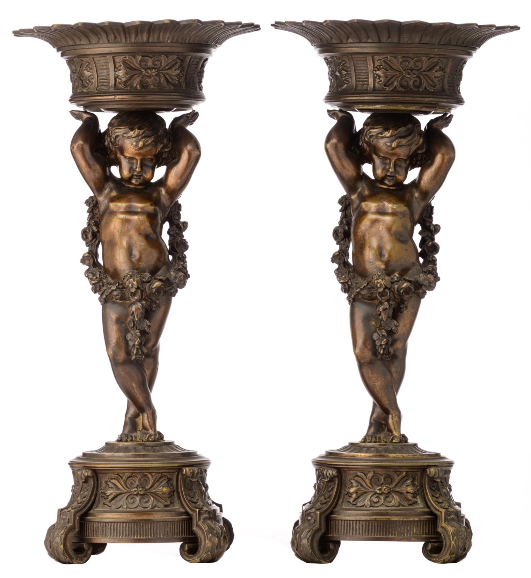 A pair of bronze urns, decorated with putti and garlands, H 40 cm