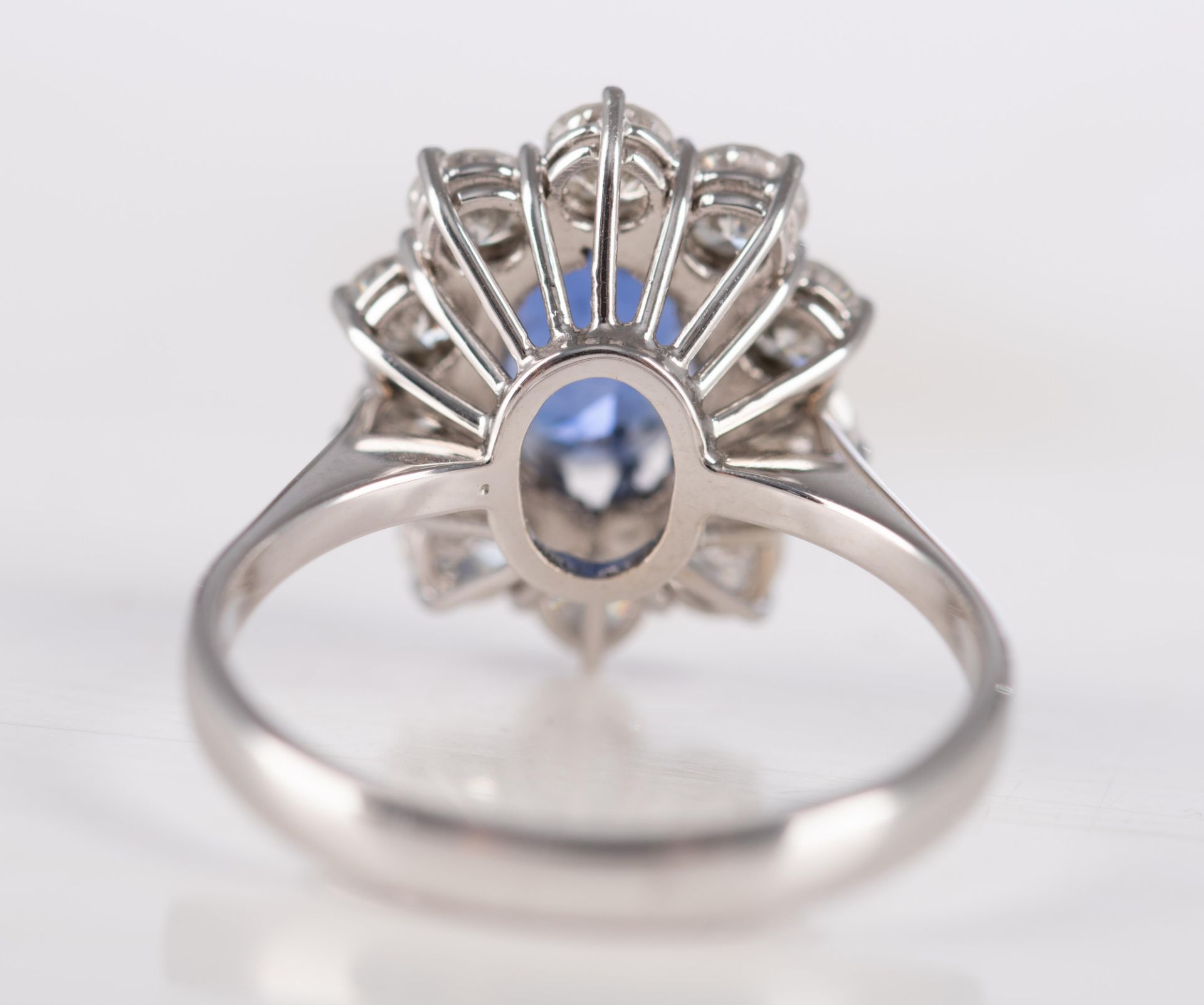 An 18ct white gold ring, central set with an oval cut sapphire and furthermore all-around mounted wi - Image 3 of 4