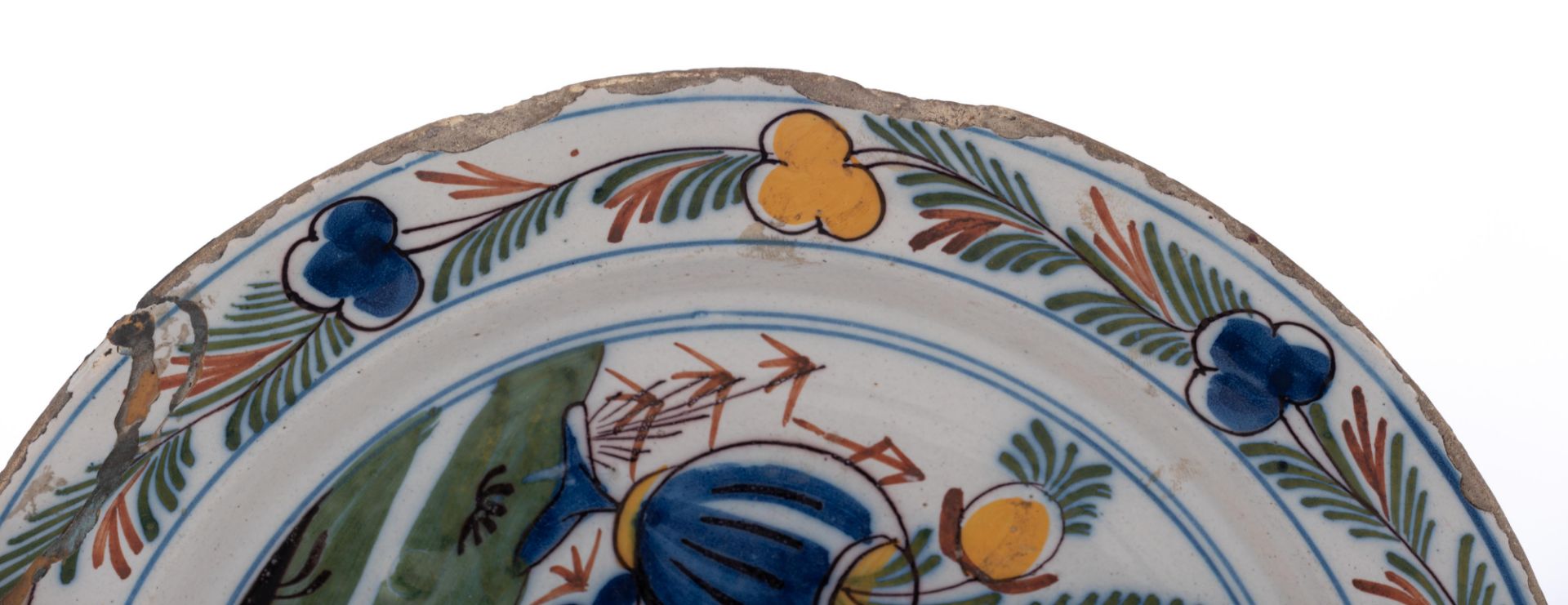 A fine blue and white decorated Dutch Delftware dish, depicting a beauty holding a horn of plenty, 1 - Bild 15 aus 16