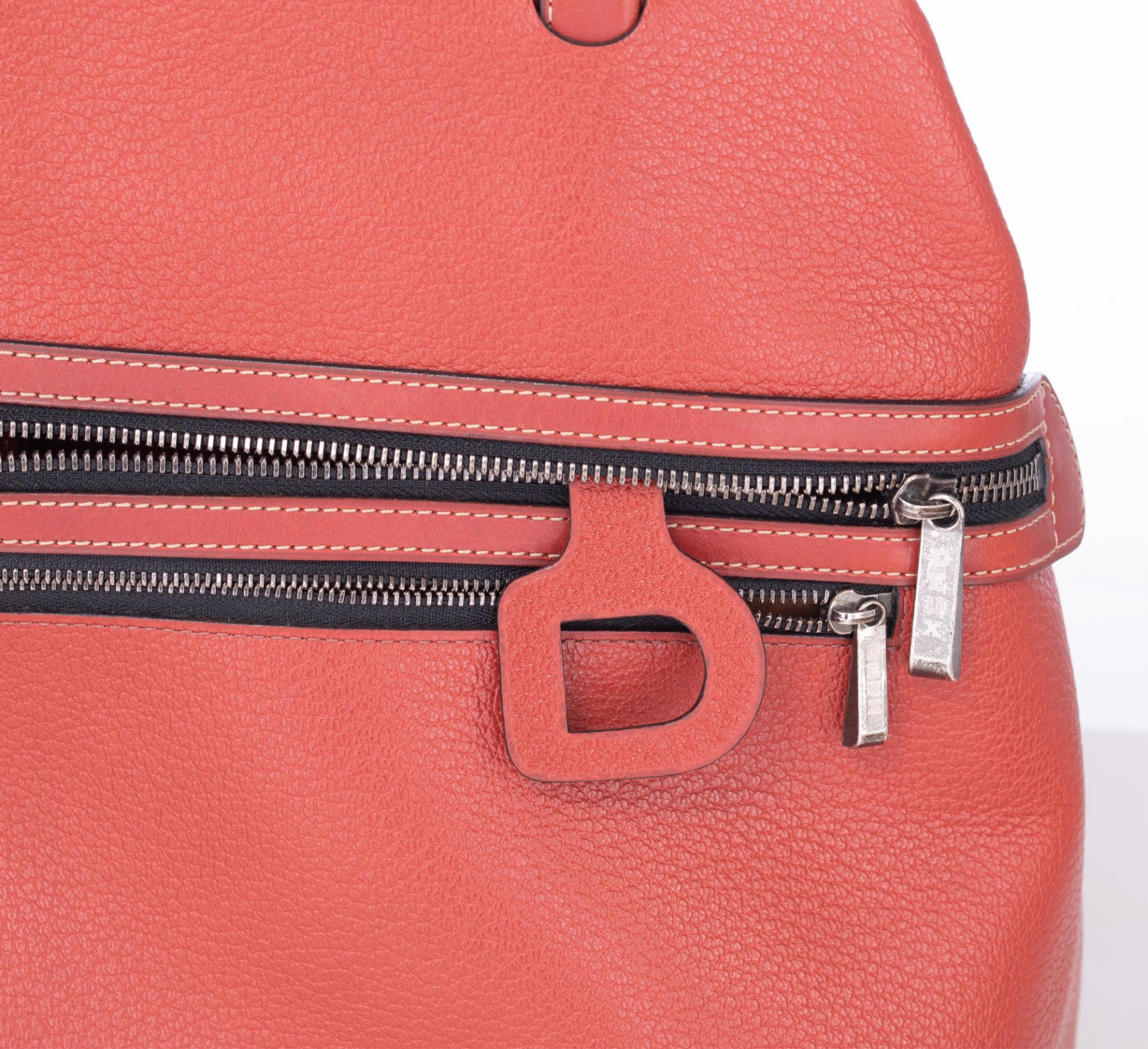 A red leather Deux de Delvaux handbag, H 29 - W 32 - D 15 cm - Bild 11 aus 12