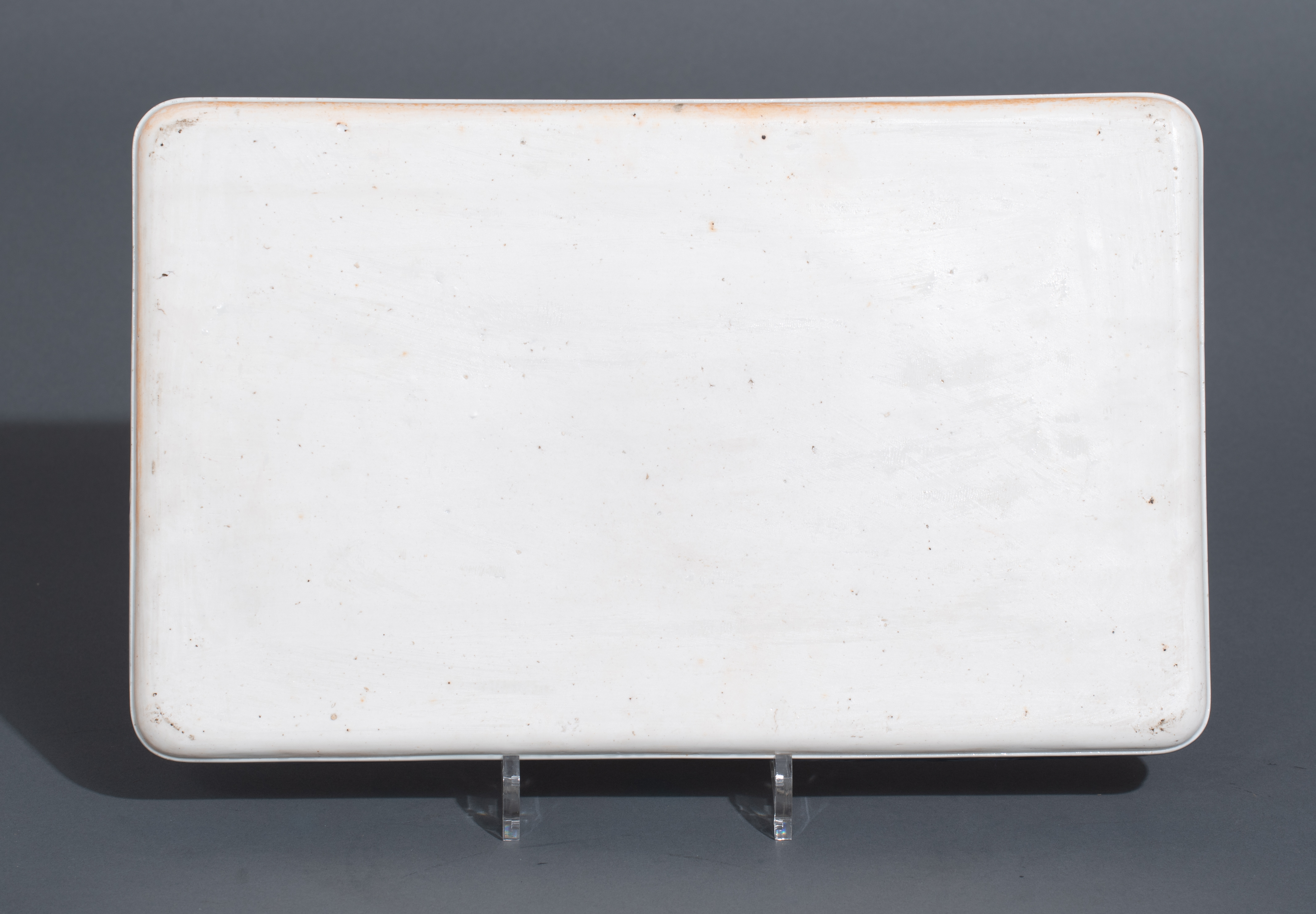 A Chinese blue and white floral decorated rectangular tray, iron-red decorated with a signed text wi - Image 3 of 15