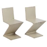 A pair of beige painted 'Zig-Zag' chairs, designed between 1930 and 1934 by Gerrit Rietveld, H 72,5