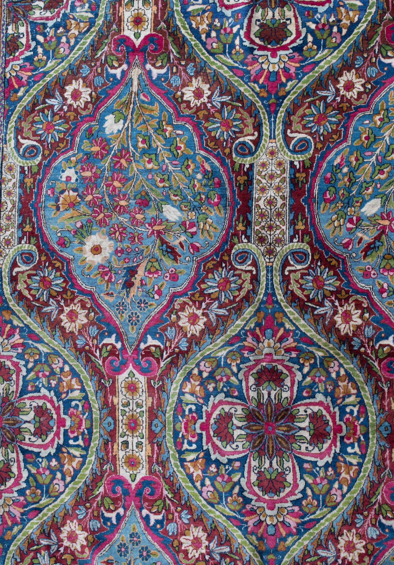 A woollen Herati rug, decorated with geometrical motifs, 271 x 380 cm - Bild 4 aus 8