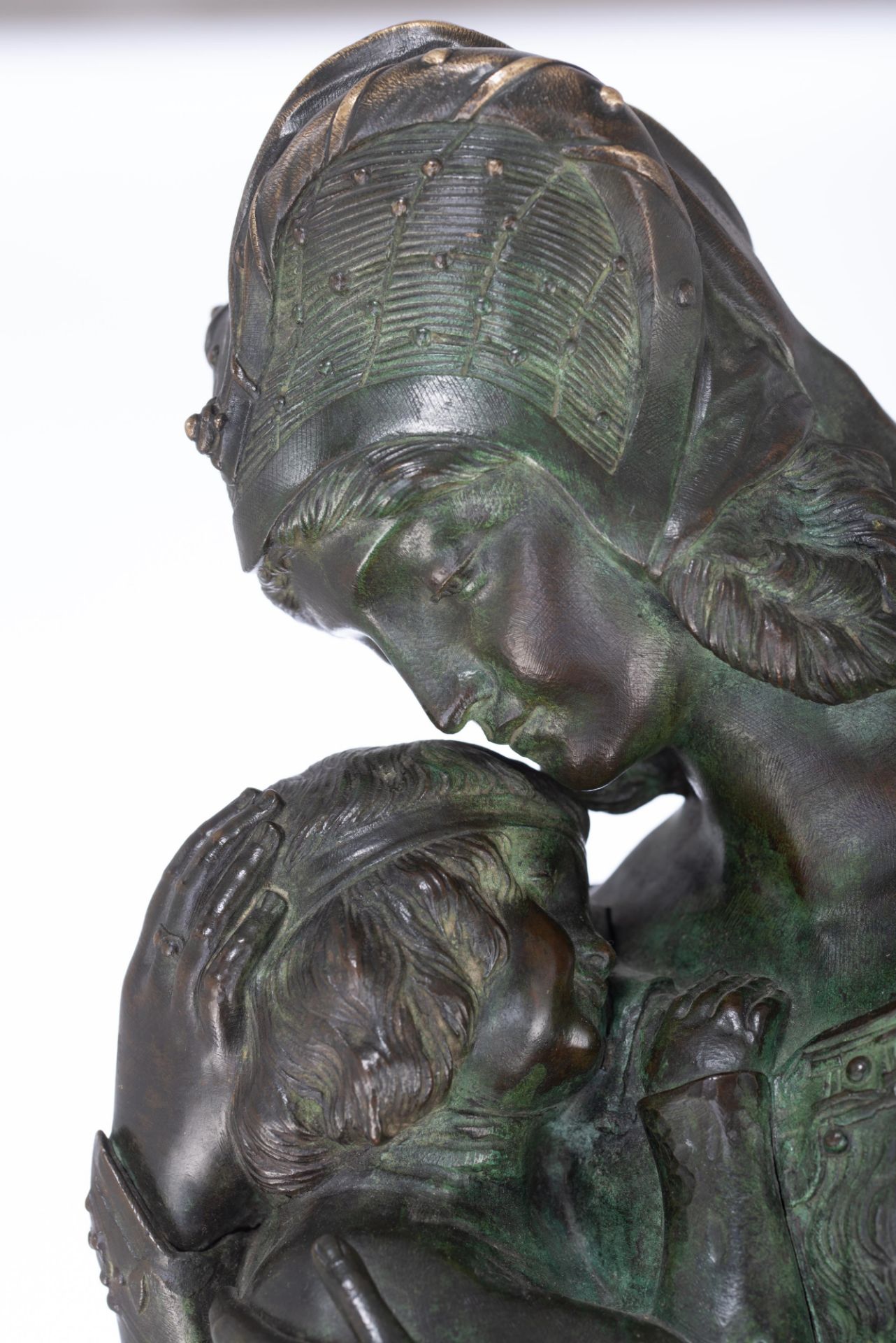Constant M., motherly love, green patinated bronze on a walnut base, H 81,5 - 106 cm (without - with - Image 6 of 11