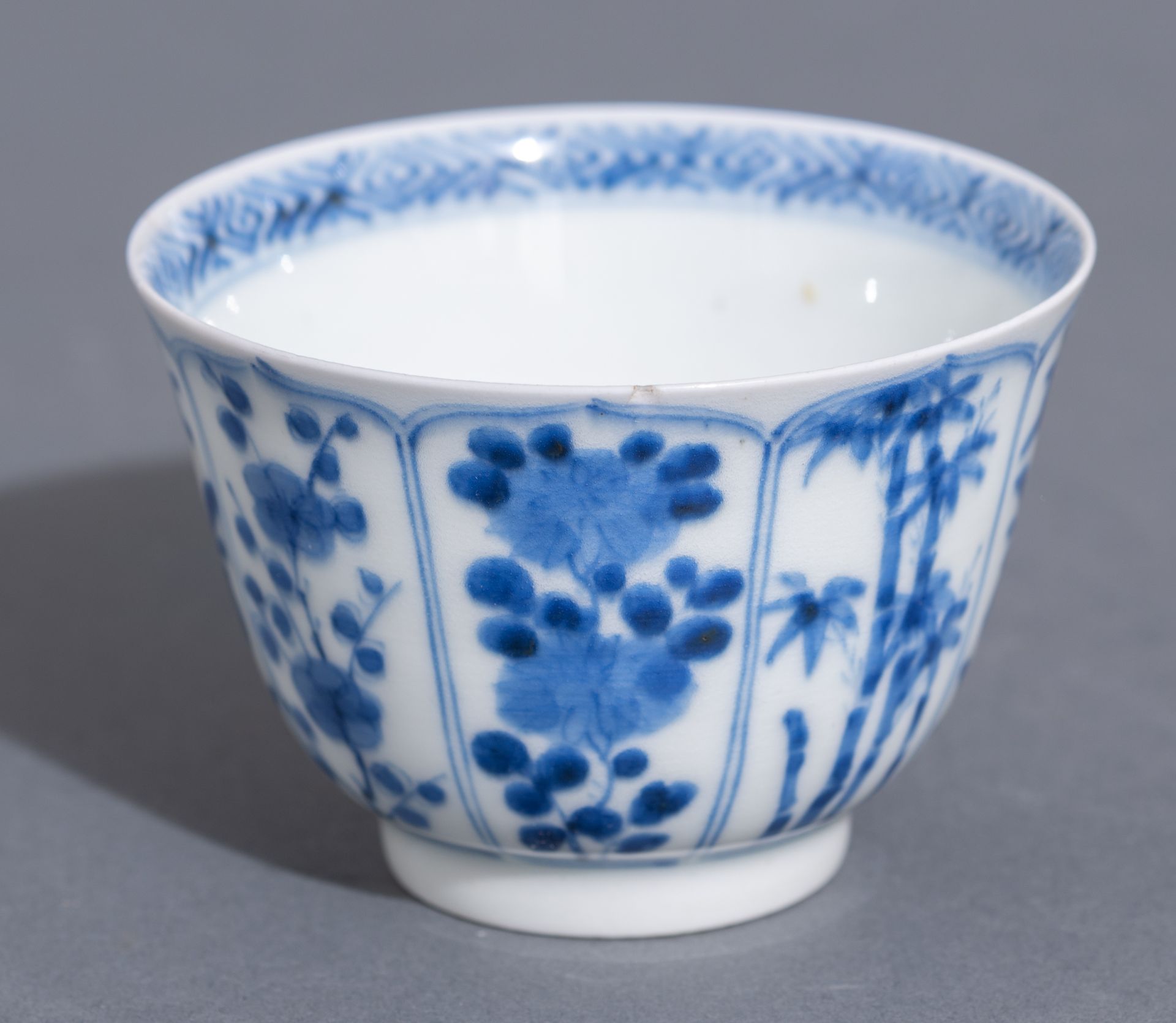 Various Chinese export porcelain items, two blue and white klapmuts bowls and an Imari teapot. Added - Bild 17 aus 42