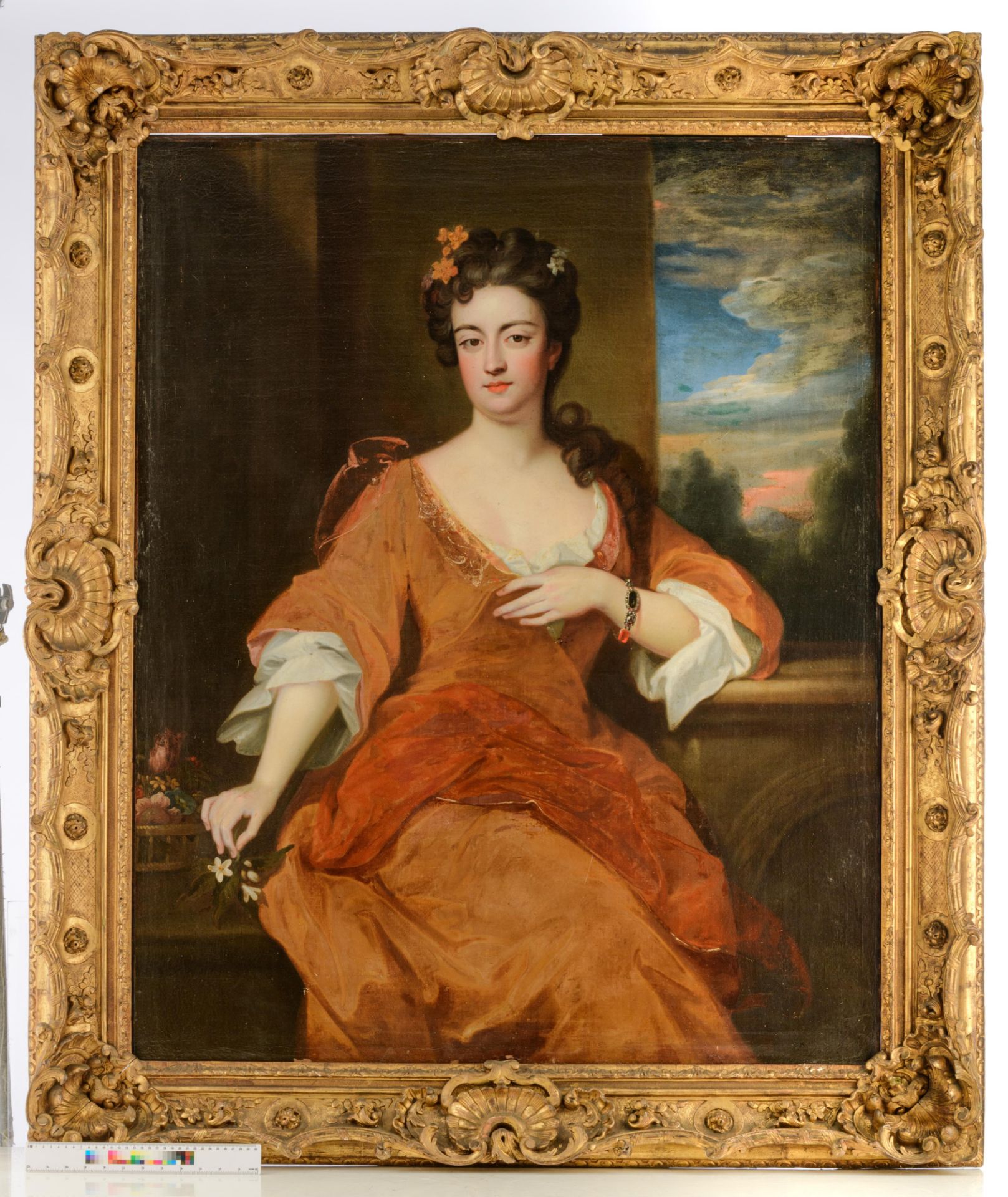 A very charming three-quarter-length portrait of a well-rounded beauty holding a jasmine flower, the - Bild 10 aus 10