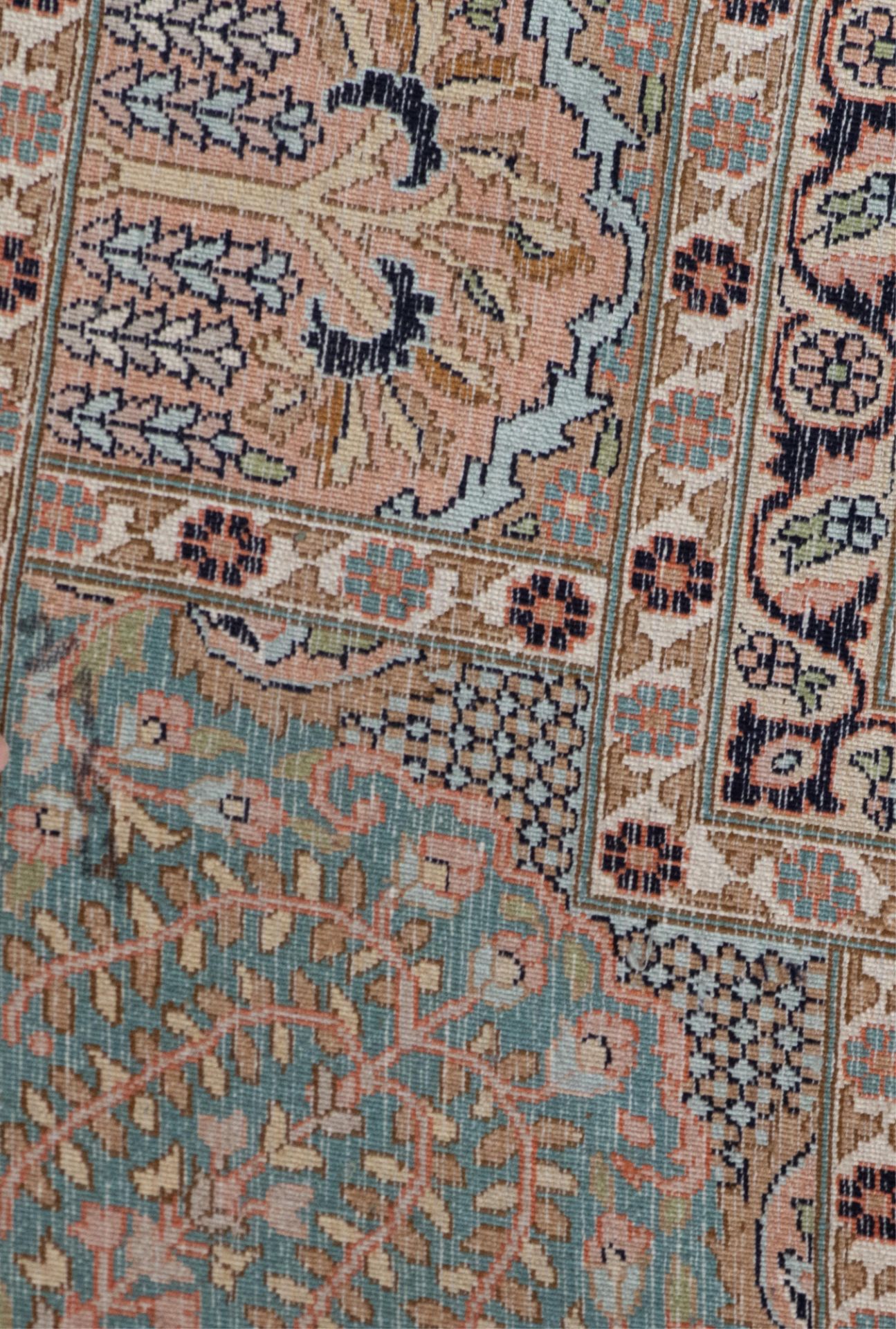 An Oriental rug, decorated with architectural motifs, 276 x 370 cm - Bild 9 aus 10