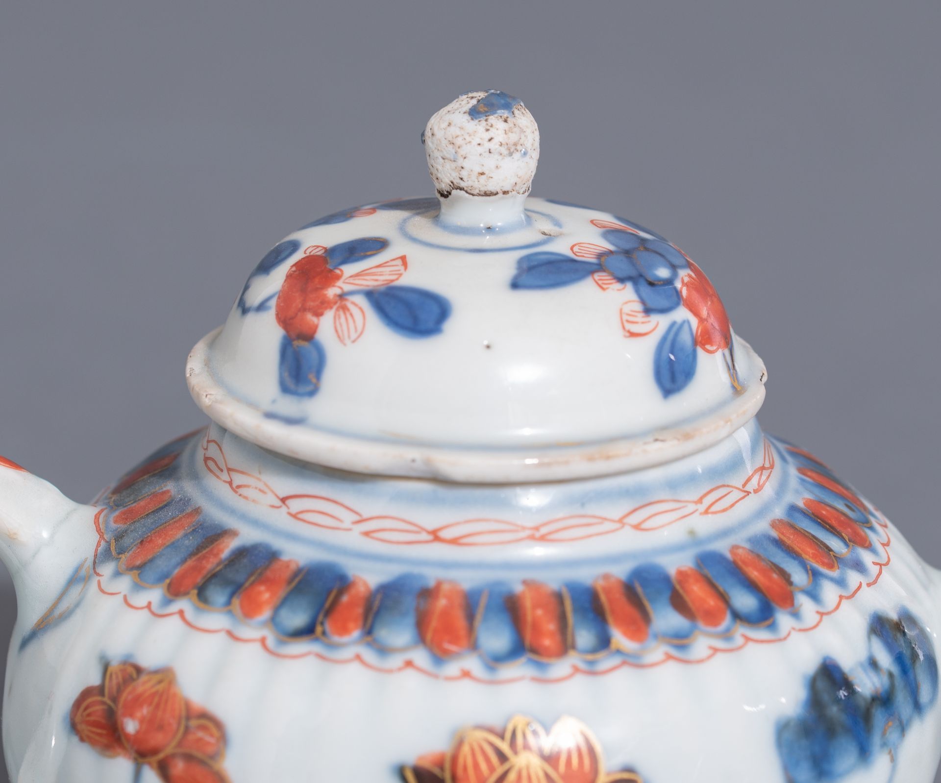 Various Chinese export porcelain items, two blue and white klapmuts bowls and an Imari teapot. Added - Bild 13 aus 42
