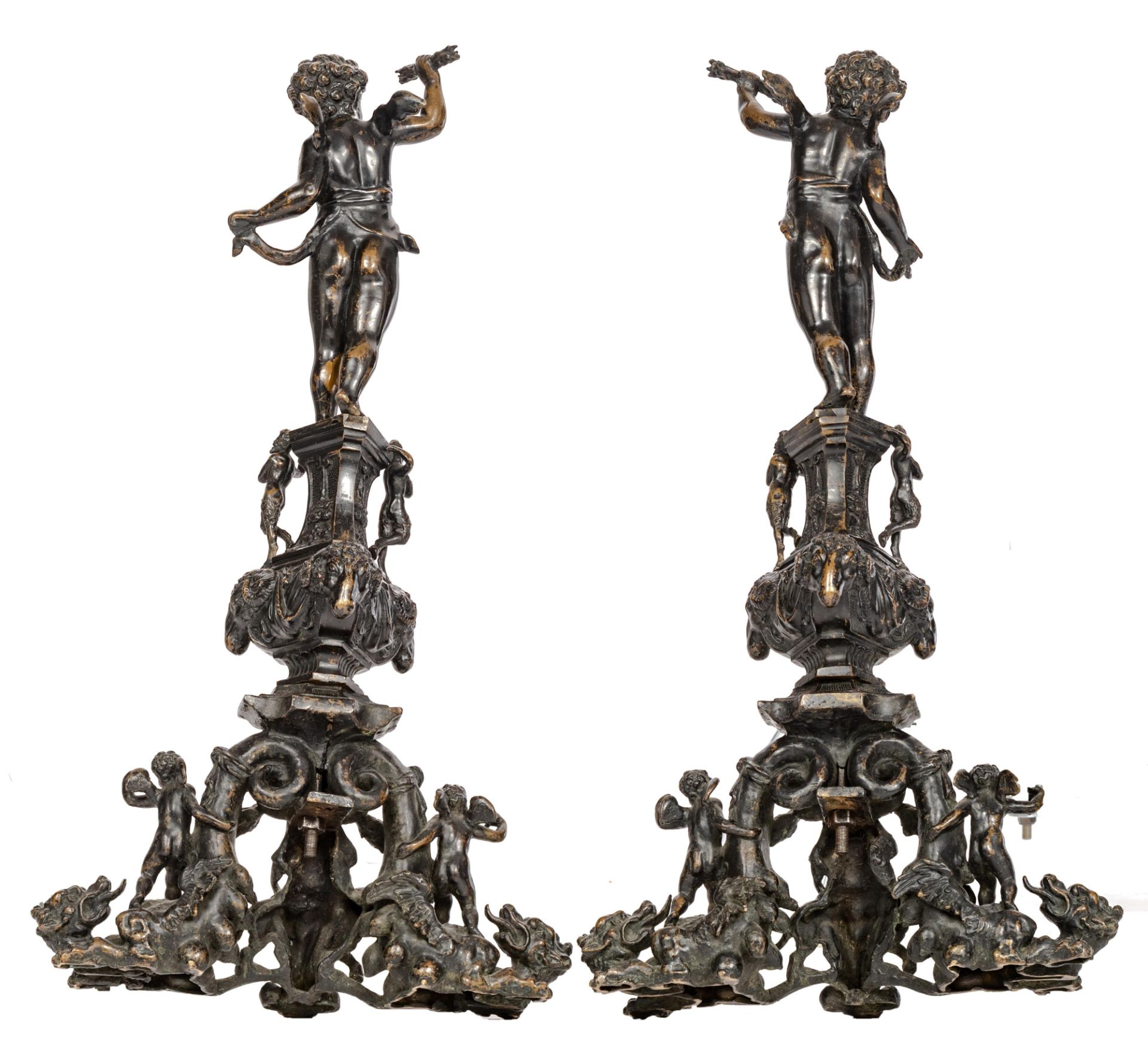 An impressive pair of Renaissance style patinated bronze andirons, topped with winged putti above an - Bild 2 aus 7