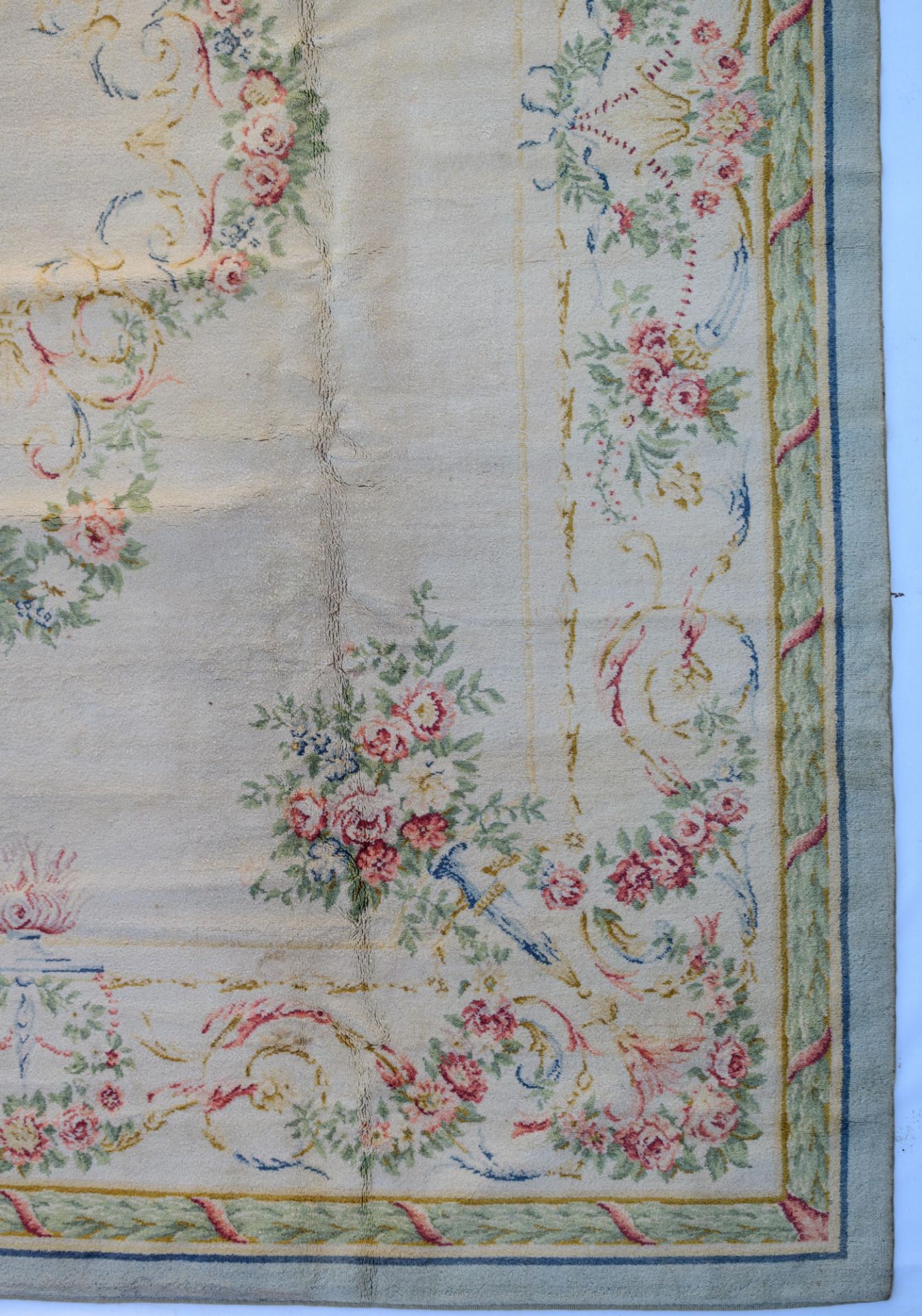 An Aubusson rug, floral decorated, wool, 302 x 397 cm - Bild 7 aus 8