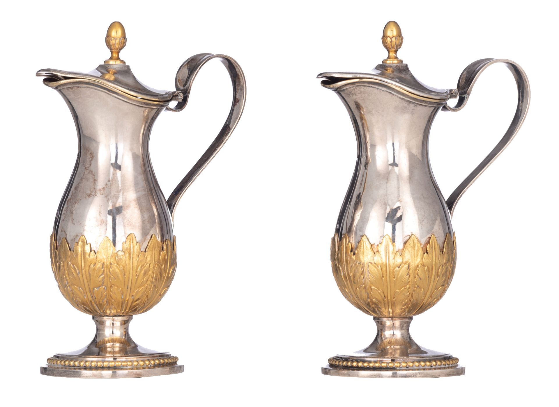 A pair of 18thC silver and vermeil jugs, no visible hallmarks, H 15,5 cm, weight: ca. 541 g