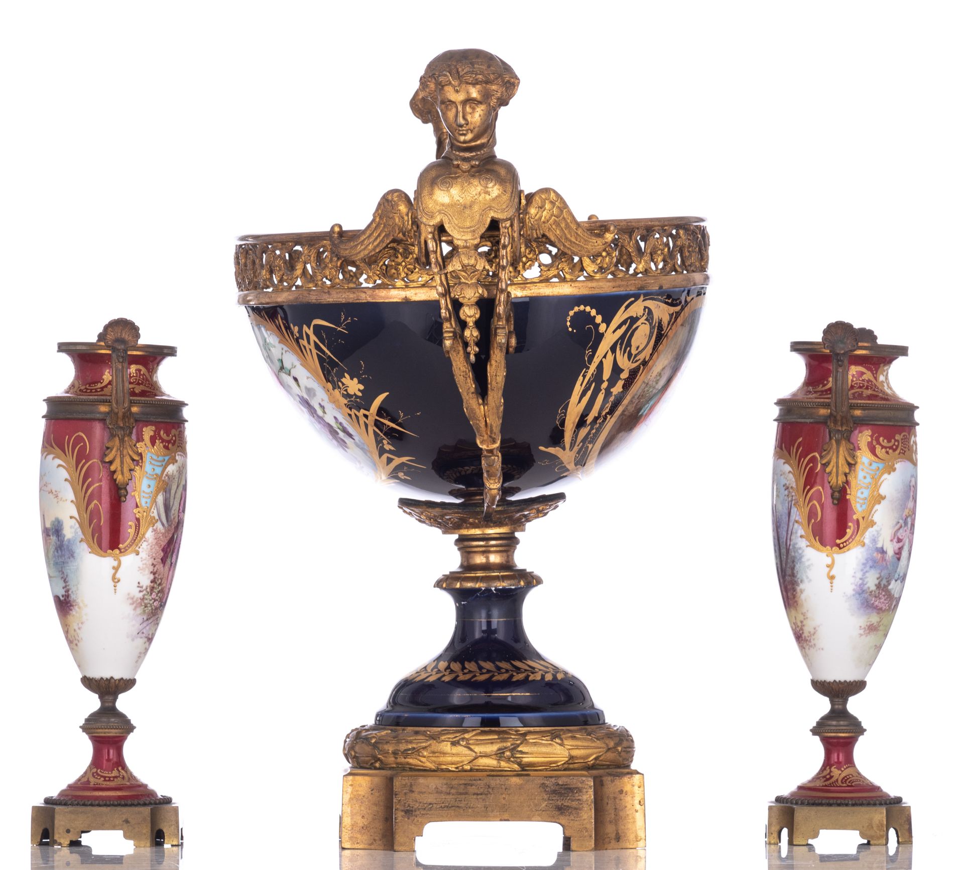 A large bleu royale ground SŠvres coupe with fine gilt bronze mounts and sphinx-shaped handles, the - Bild 4 aus 17