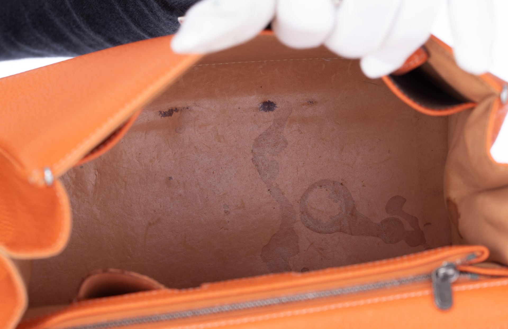 An orange leather Delvaux Brillant MM handbag, H 22 - W 29 cm - D 14,5 cm - Image 16 of 17