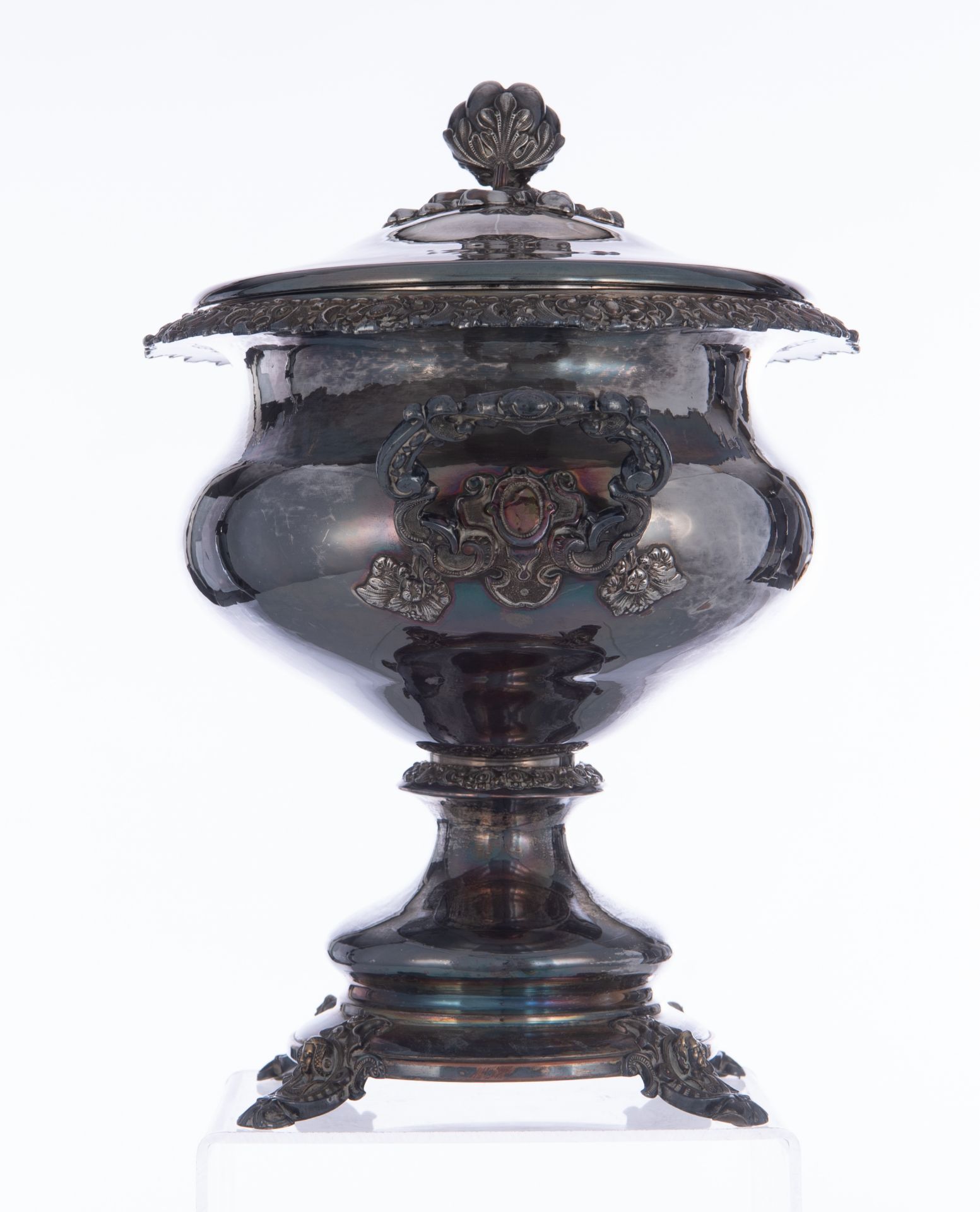 An imposing French early 20thC Rococo Revival silver-plated tureen and cover, with removable inner t - Image 5 of 18