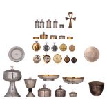 A quite important lot of items useful for the Roman Catholic cultus/service: a modernist silver / gi