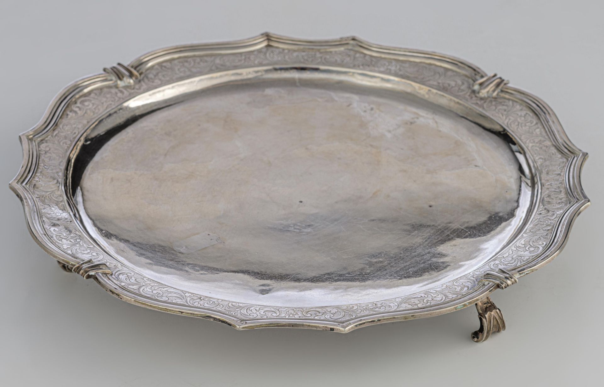 An 18thC circular French R‚gence silver salver, the gadrooned rim engraved with arabesque decoration - Image 3 of 6