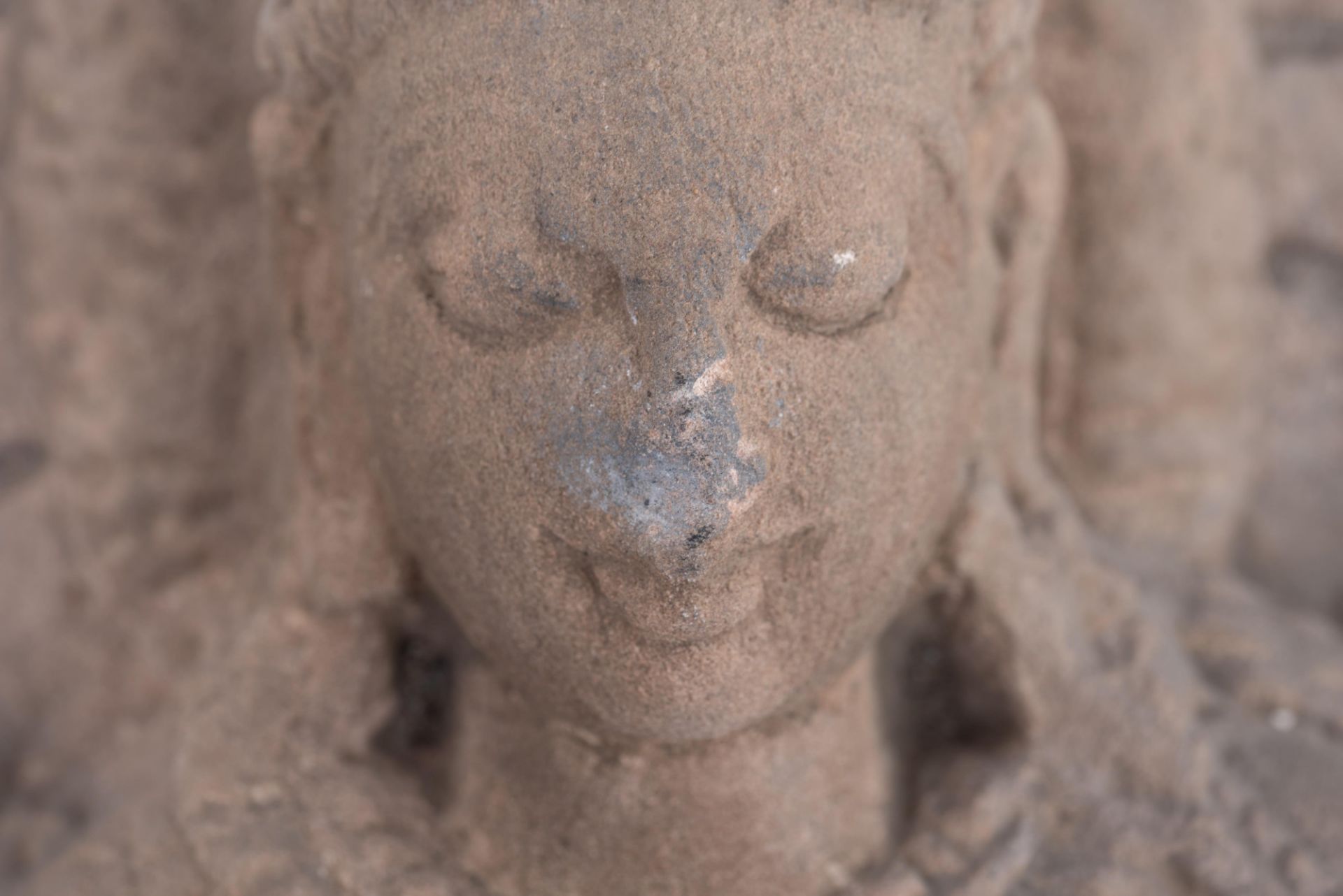 A sandstone architectural fragment of a Hindu god, India, H 58,5 - W 34 - D 19,5 cm - Bild 7 aus 14