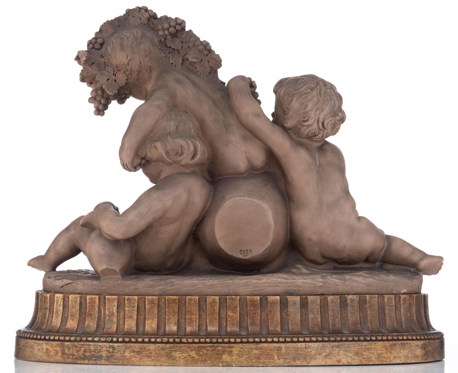 Calendi, a patinated terracotta group depicting putti playing with grapes around a source, on a gilt - Bild 3 aus 18