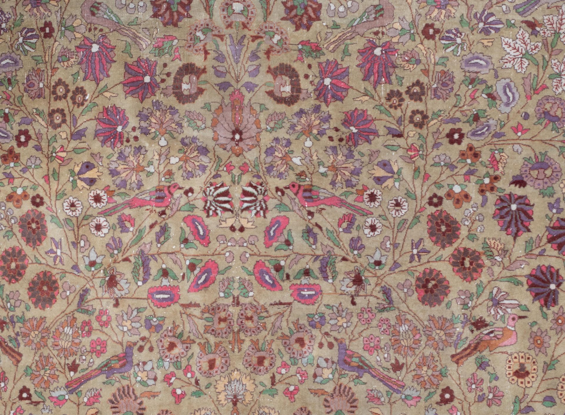 An Oriental rug, decorated with a flower vase and birds on flower branches, 223 x 362 cm - Bild 7 aus 9