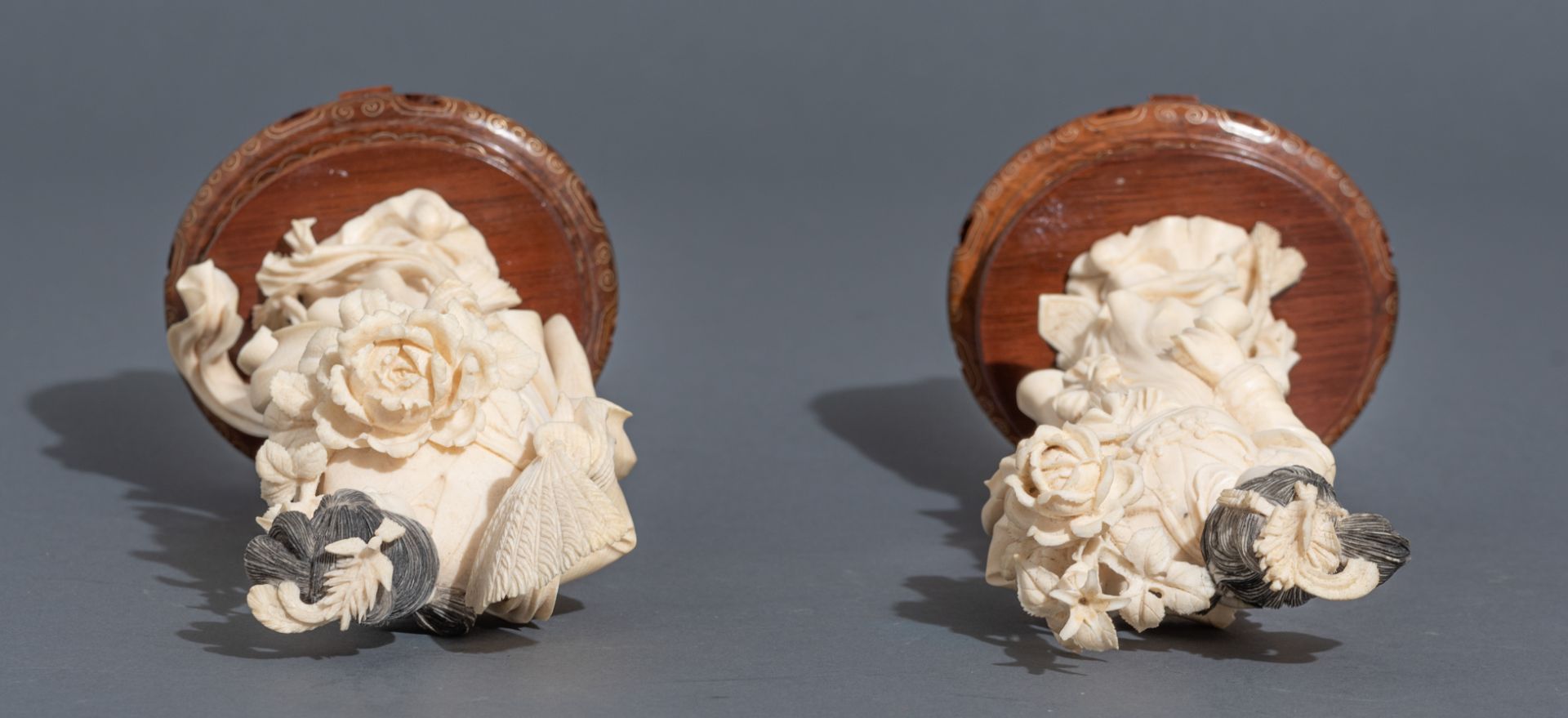 Two ivory Chinese beauties on wooden bases, first half 20thC, H 24 - 25 cm, - Image 6 of 6