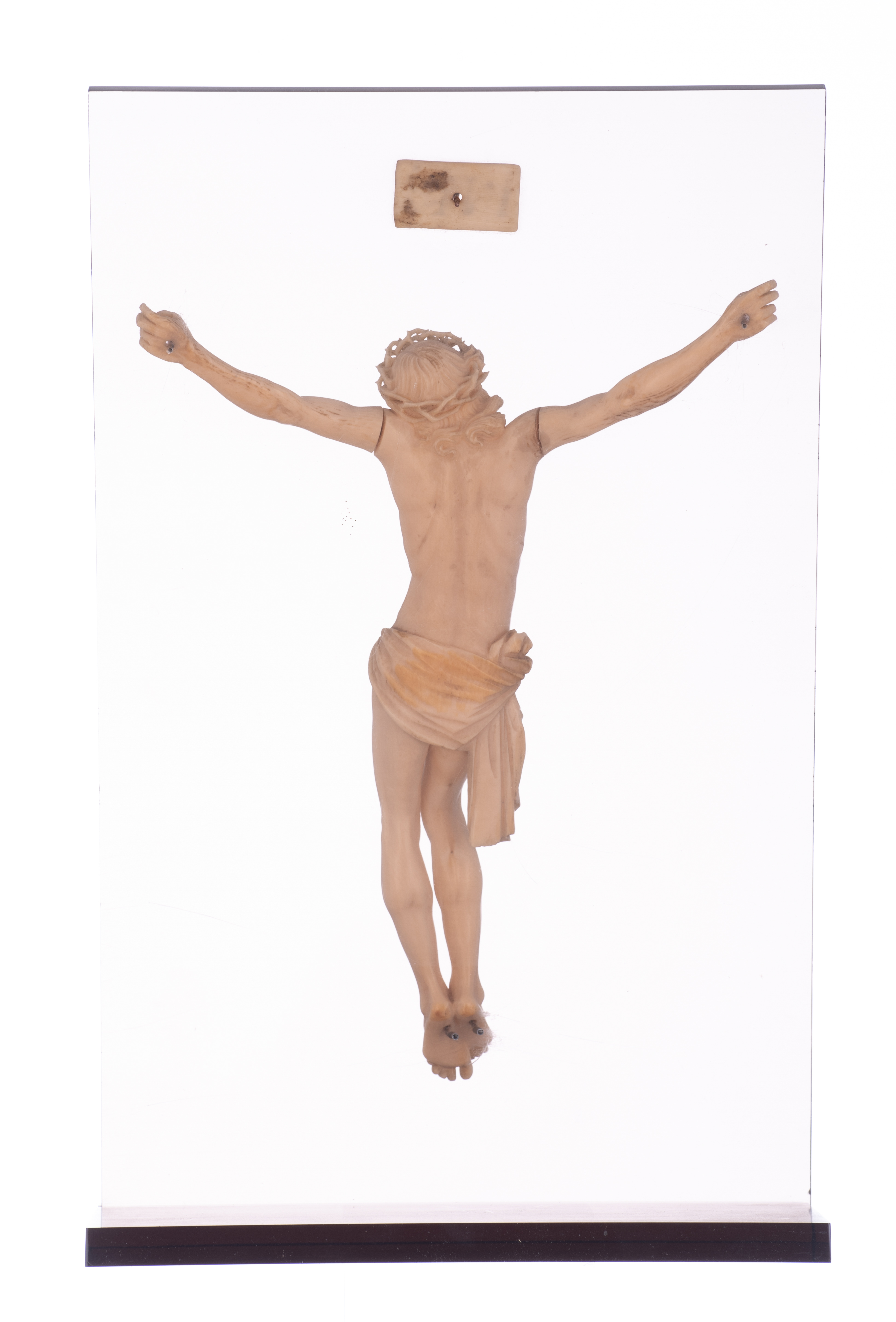 A finely sculpted ivory Corpus Christi on a plexi stand, 19thC, 20,3 x 27,5 cm (the Corpus Christi) - Image 2 of 8