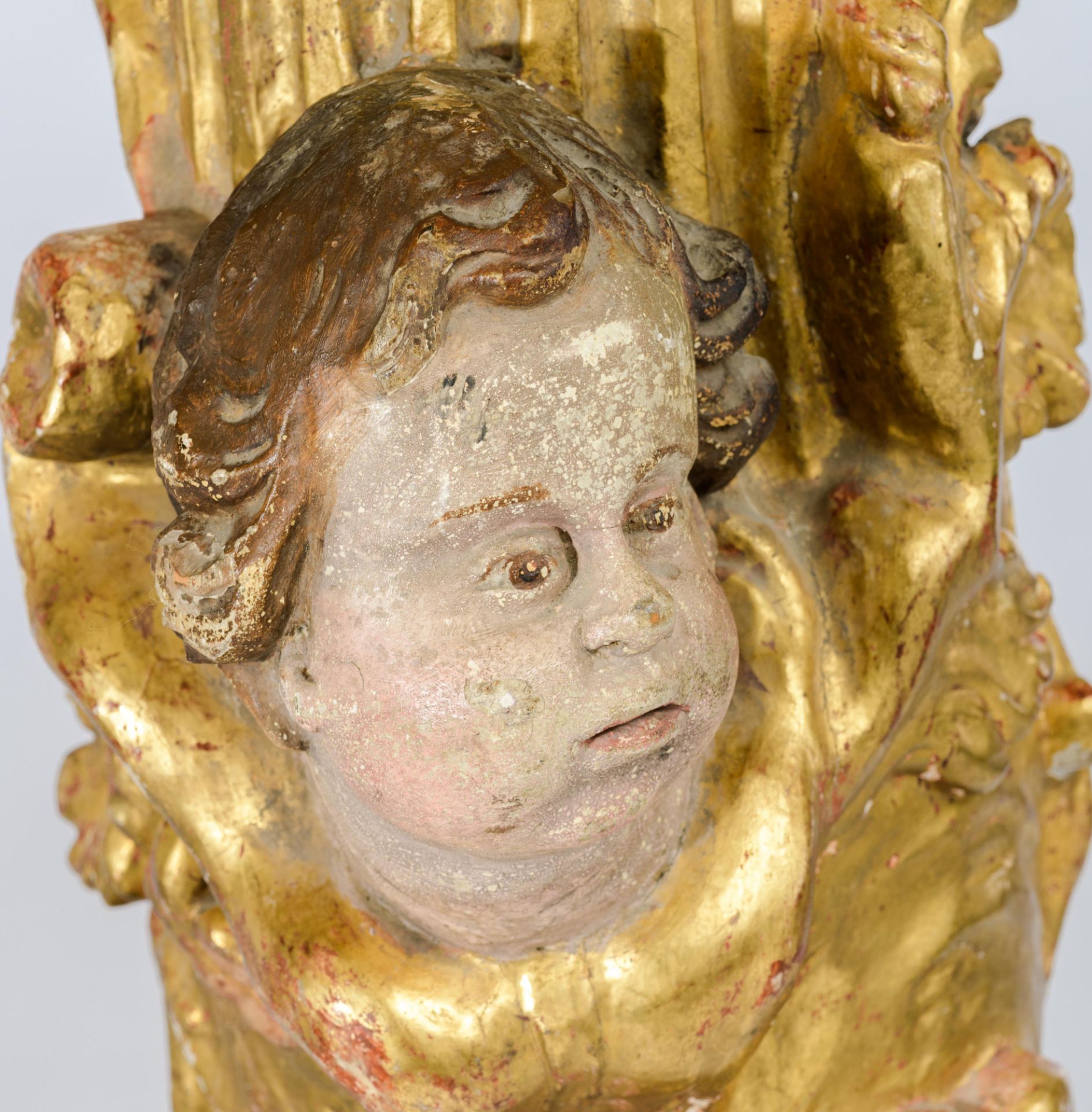 An imposing and finely carved gilt and polychrome painted Neoclassical column with a Corinthian capi - Bild 6 aus 13