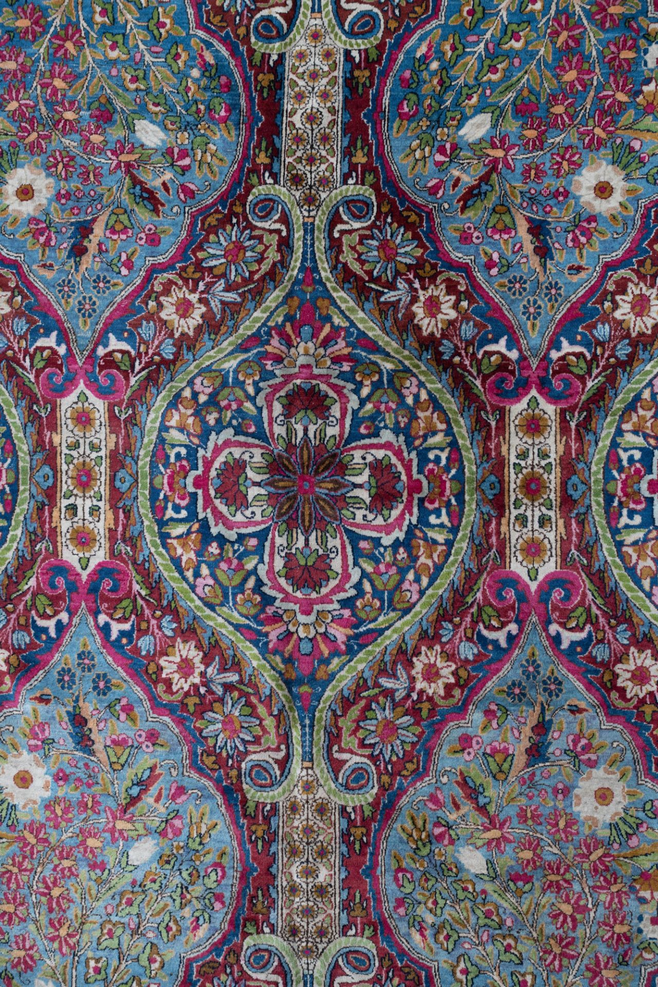 A woollen Herati rug, decorated with geometrical motifs, 271 x 380 cm - Bild 5 aus 8