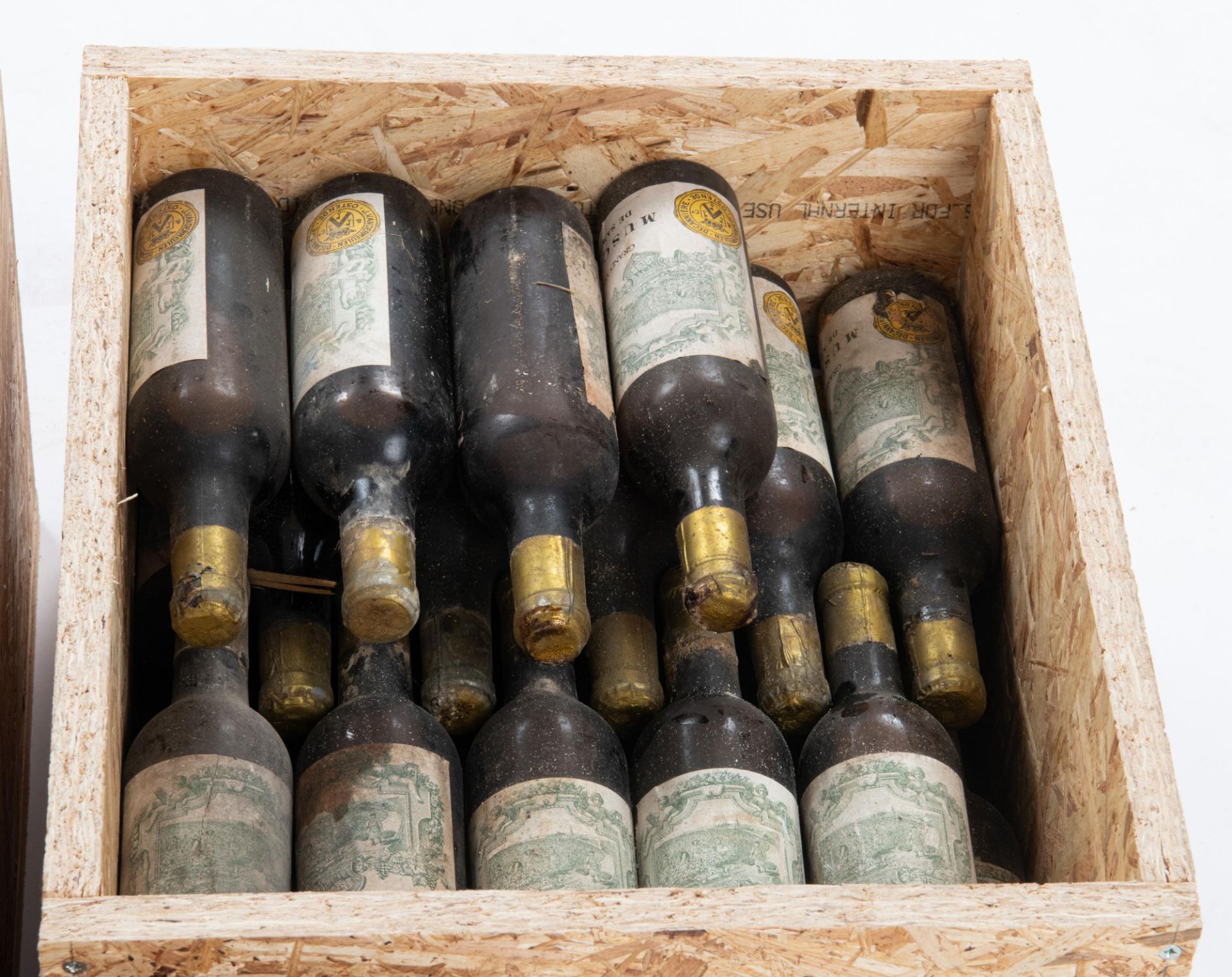 A series of J. Vandermeulen - DecanniŠre (Ostend - Belgium) bottled wines, 17 standard bottles Musca - Bild 9 aus 13