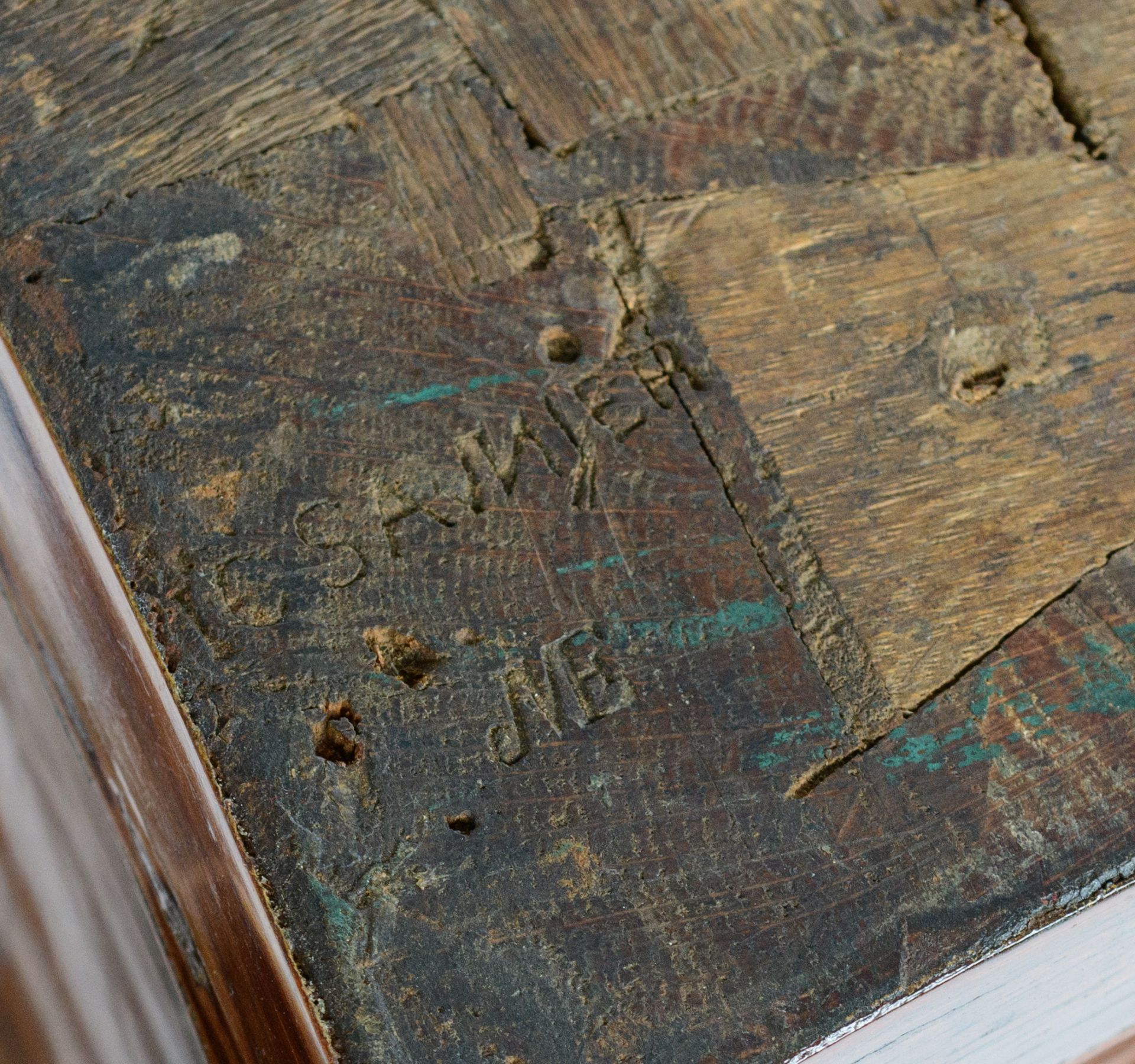 An exceptional and very fine kingwood veneered French early Louis XV 'commode galb‚', with ormolu br - Image 7 of 17