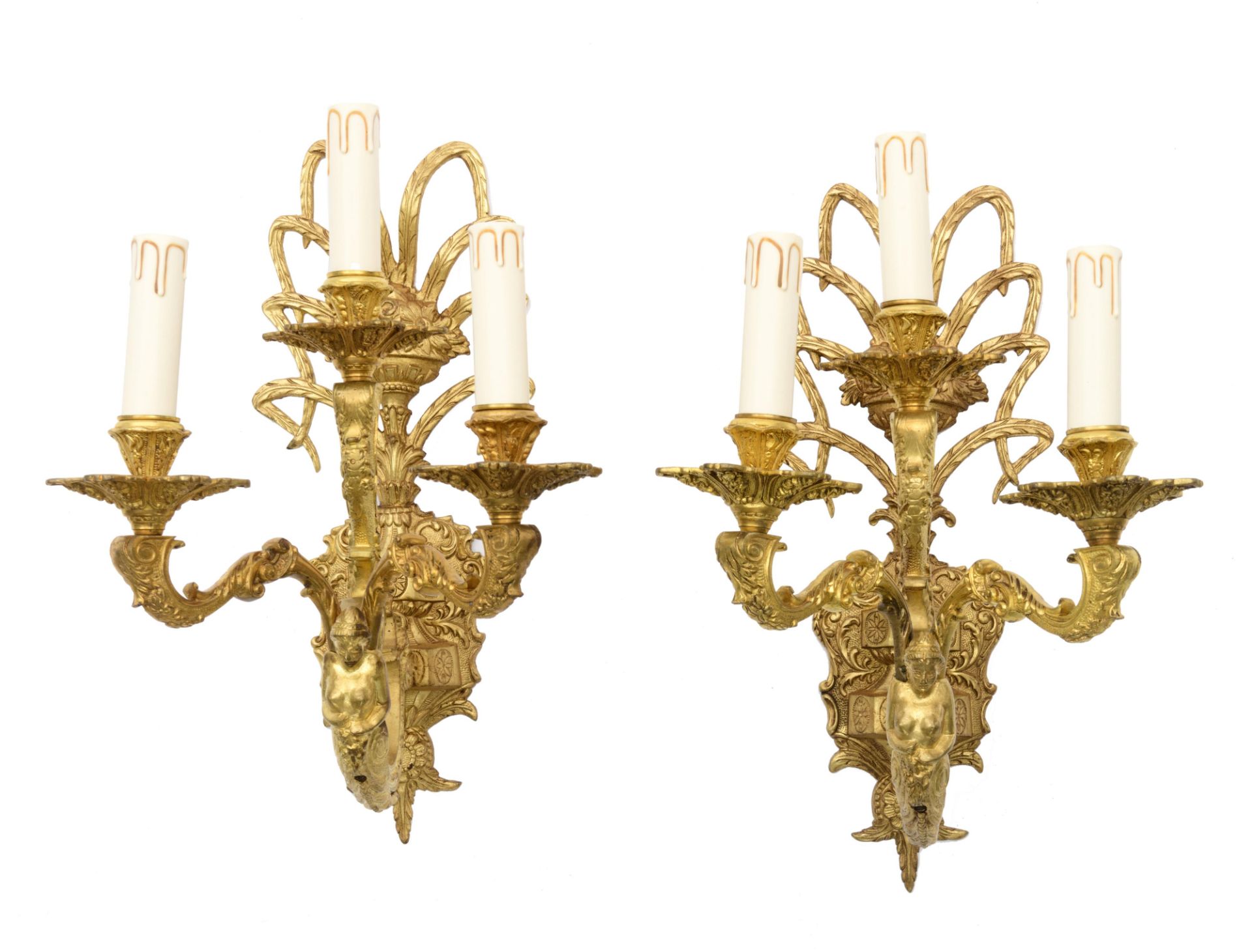 A set of an imposing gilt bronze Neoclassical chandelier and a pair of wall lights, decorated with c - Bild 6 aus 9