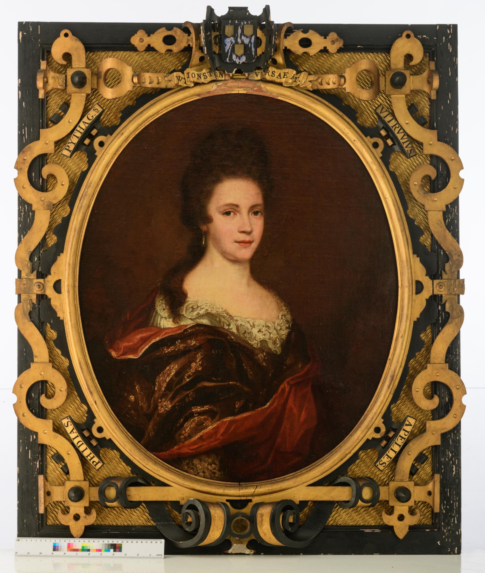 No visible signature, the medallion portrait of a lady wearing a lace corsage, late 17thC, English, - Bild 12 aus 12
