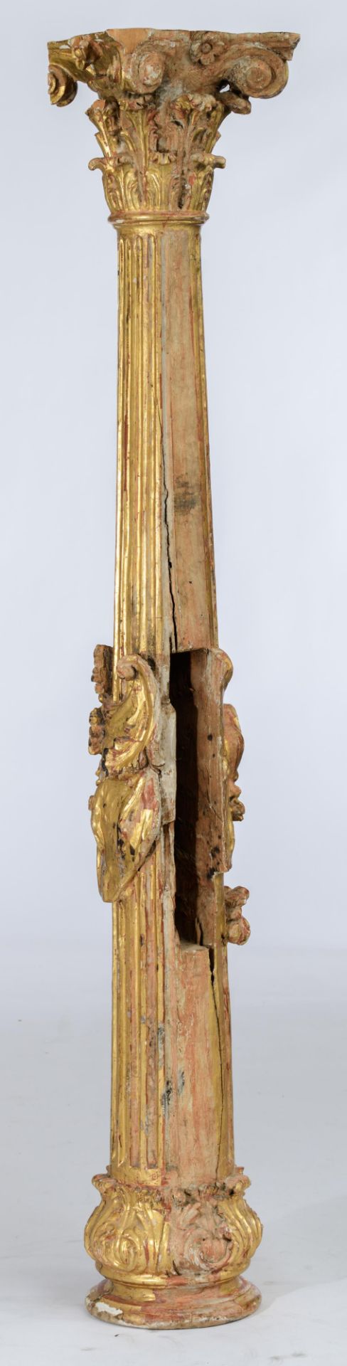 An imposing and finely carved gilt and polychrome painted Neoclassical column with a Corinthian capi - Bild 4 aus 13