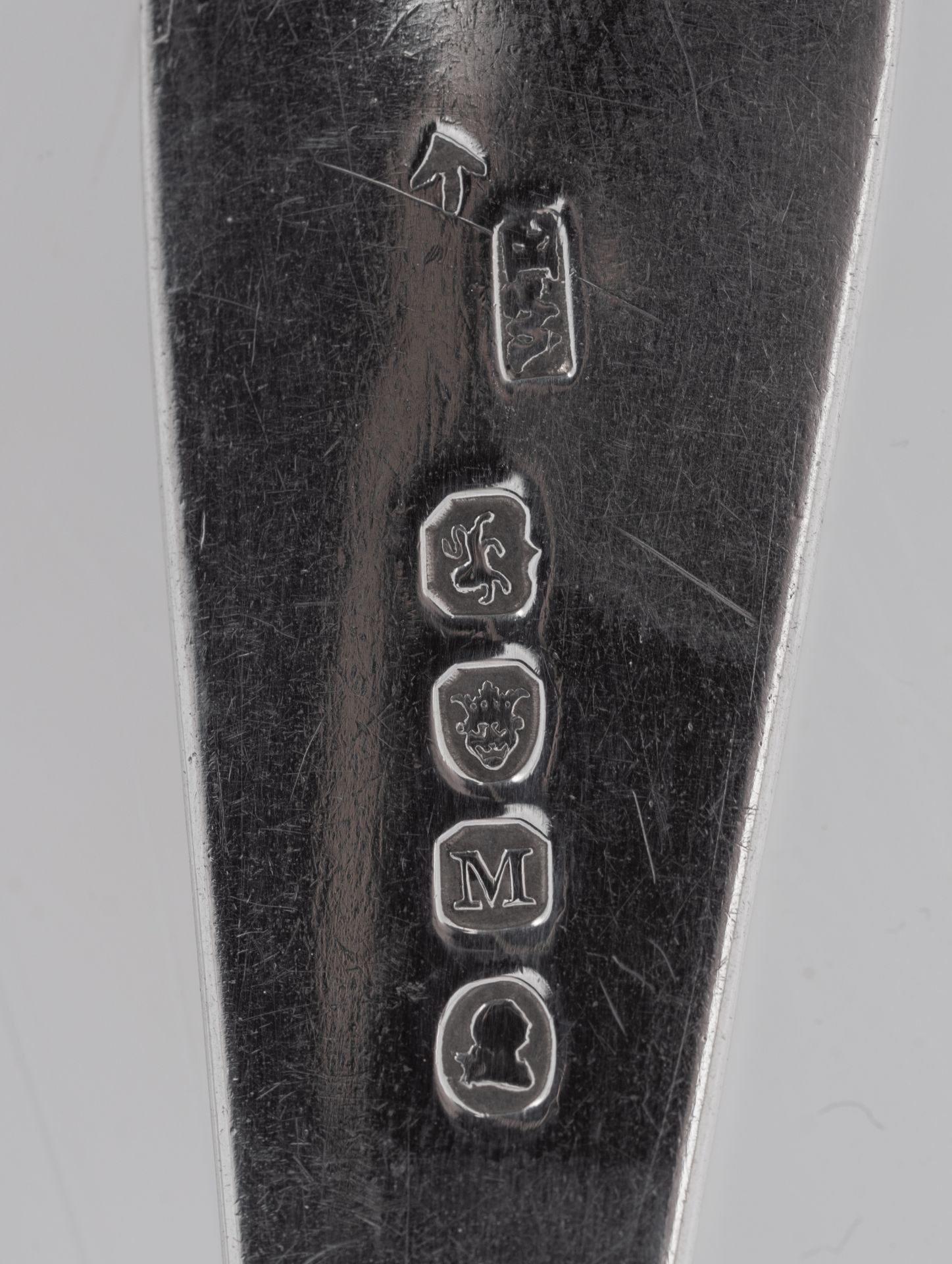 A various collection of English sterling silver spoons, containing: two pair of London hallmarked sa - Image 6 of 14