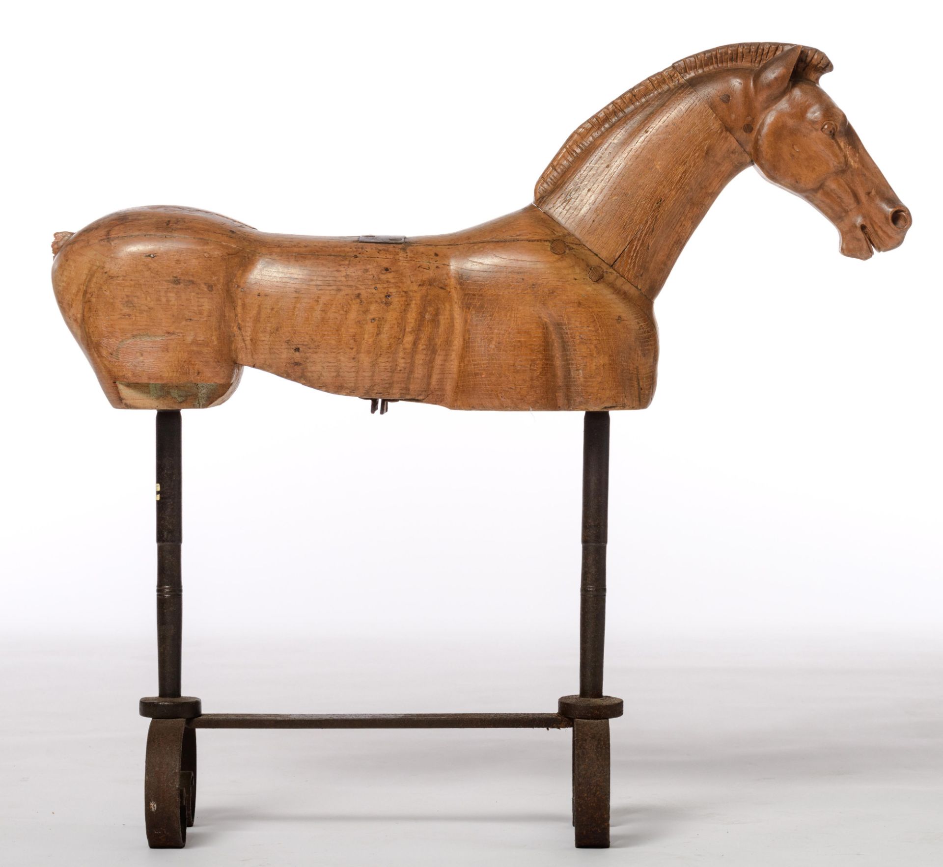A carved oak horse on a wrought iron stand, H 92 - W 97 cm - Image 5 of 11