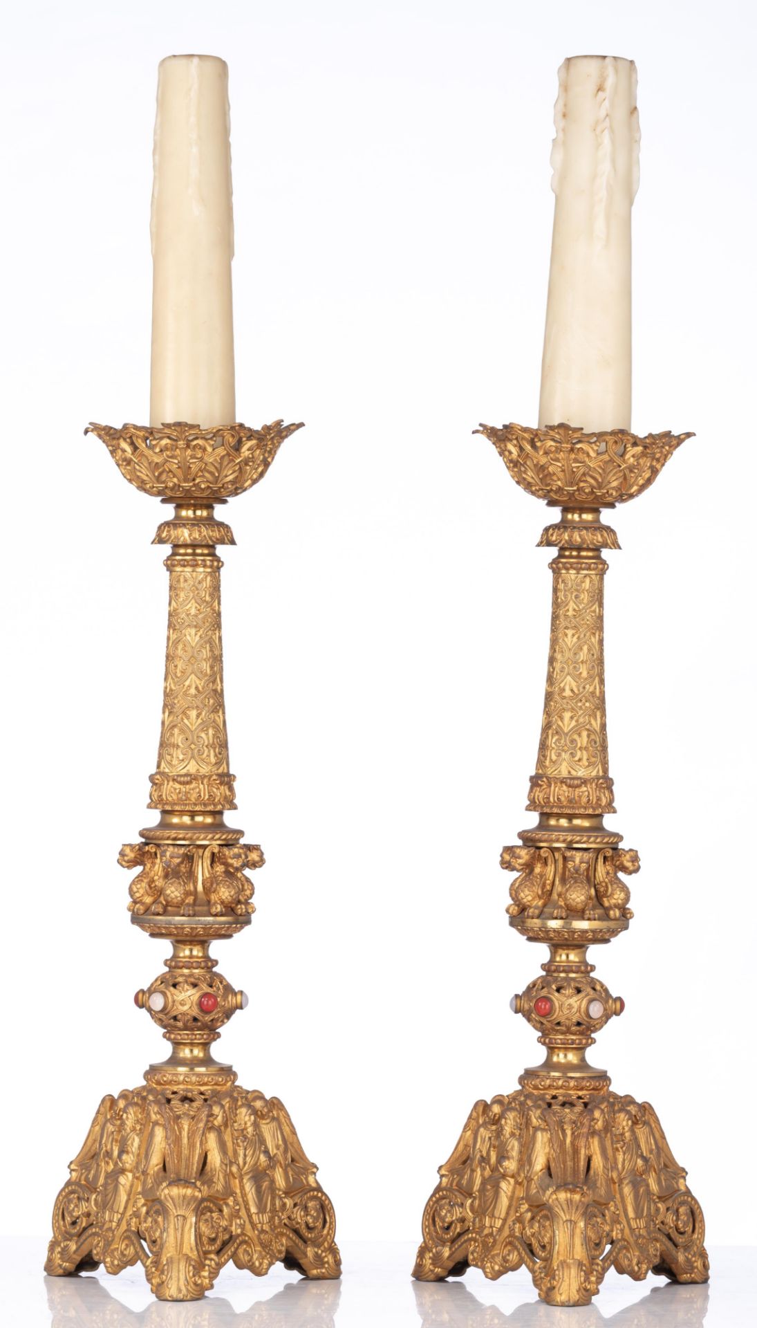 A pair of gilt bronze Romanesque inspired horror vacui candleholders, decorated with semi-precious s - Bild 3 aus 5