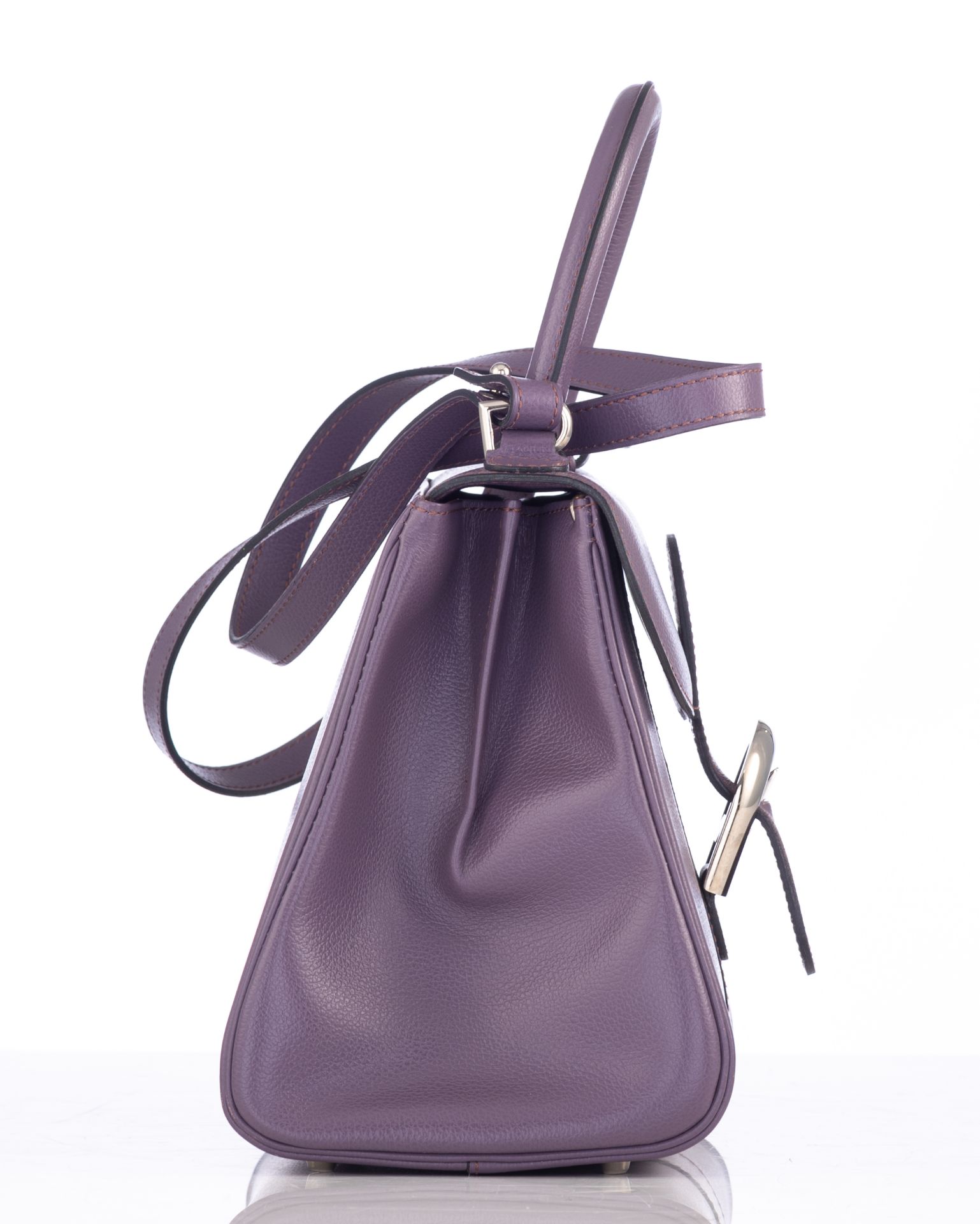 A purple leather Delvaux Brillant PM handbag, H 19 - W 24 - D 14 cm - Image 6 of 11