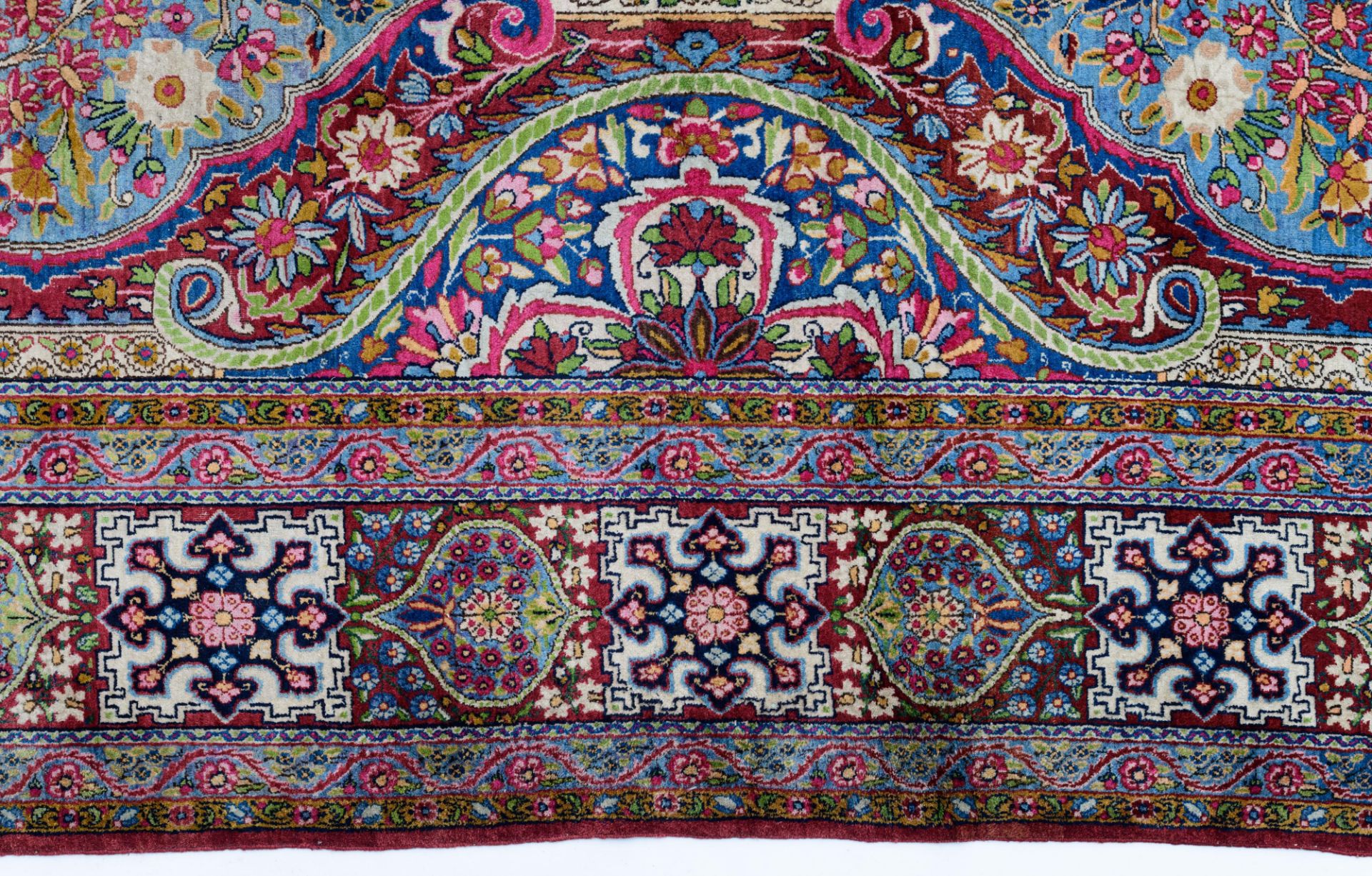 A woollen Herati rug, decorated with geometrical motifs, 271 x 380 cm - Bild 8 aus 8