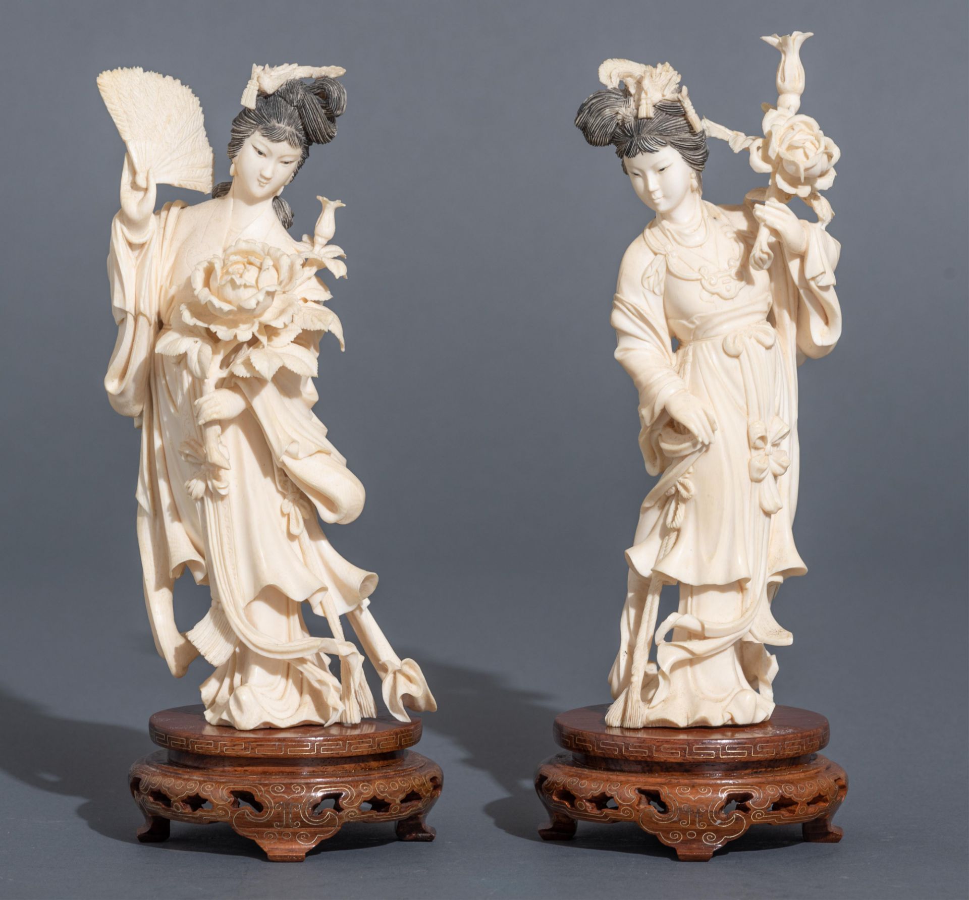 Two ivory Chinese beauties on wooden bases, first half 20thC, H 24 - 25 cm, - Image 2 of 6