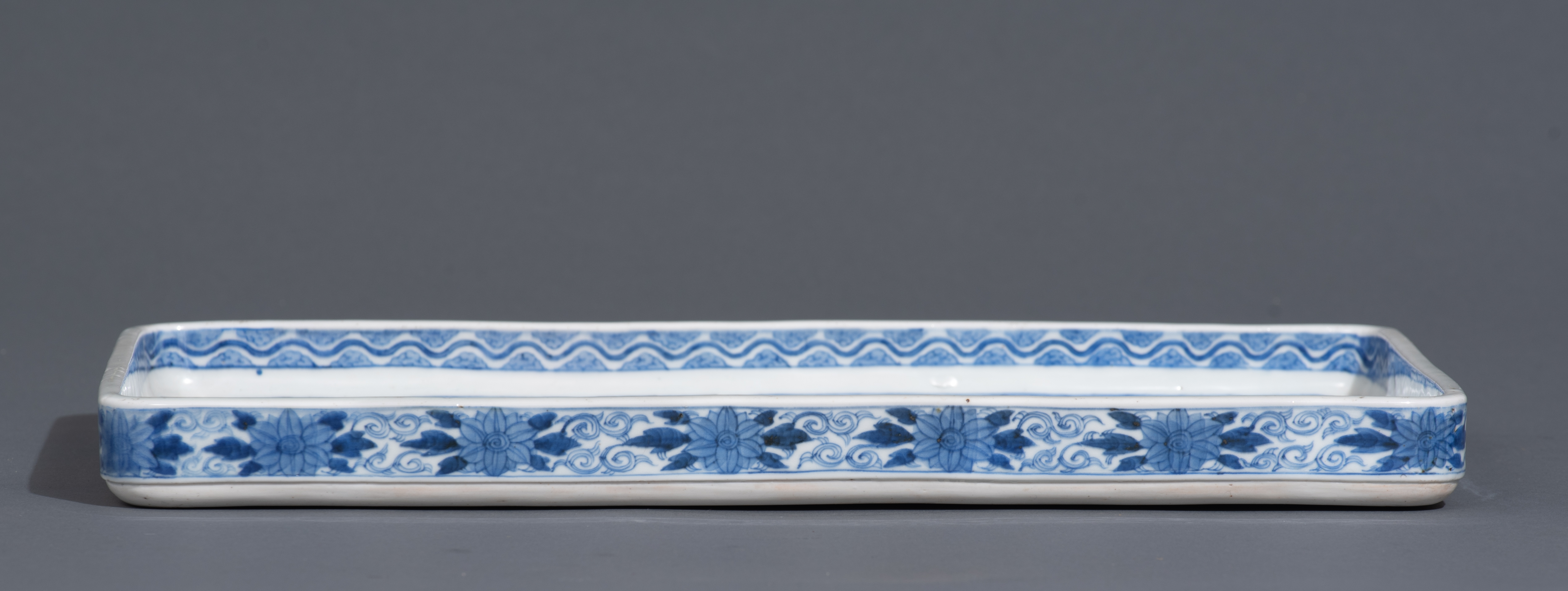 A Chinese blue and white floral decorated rectangular tray, iron-red decorated with a signed text wi - Image 7 of 15