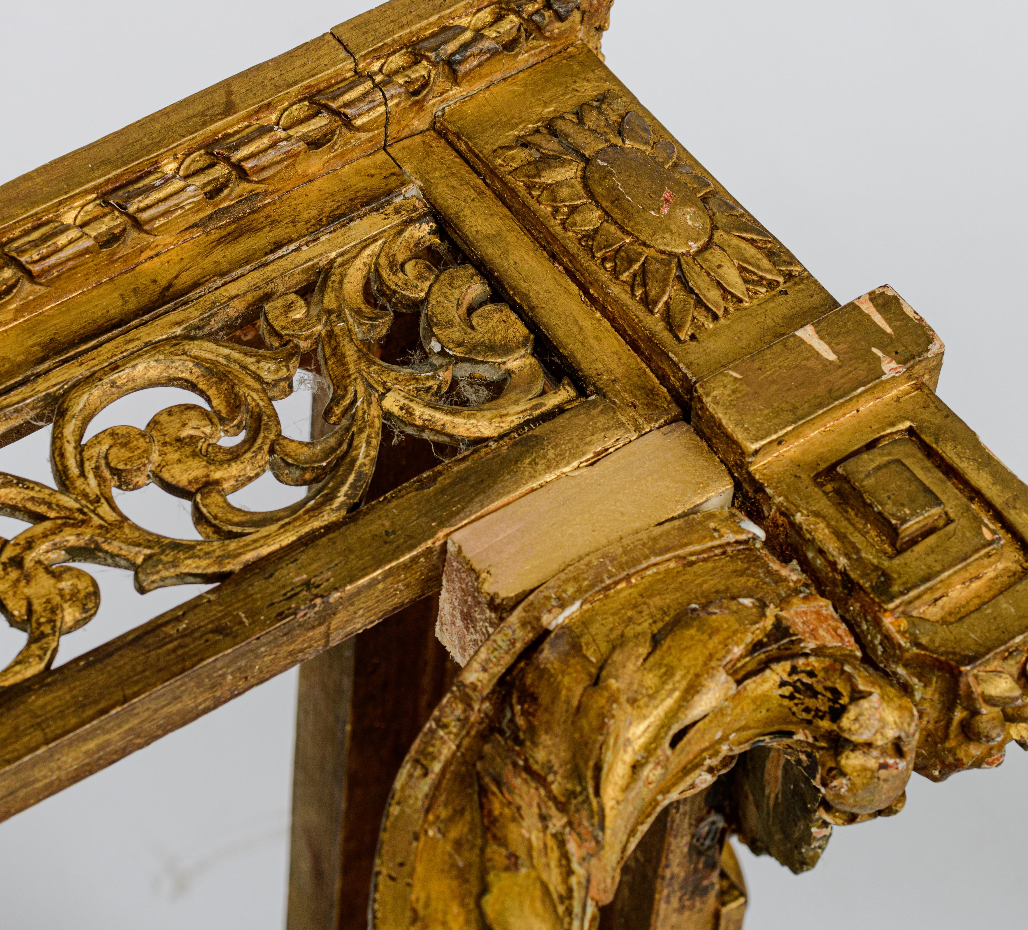 A fine pair of richly carved and gilt wooden Louis XVI period wall consoles, decorated with acanthus - Image 15 of 16