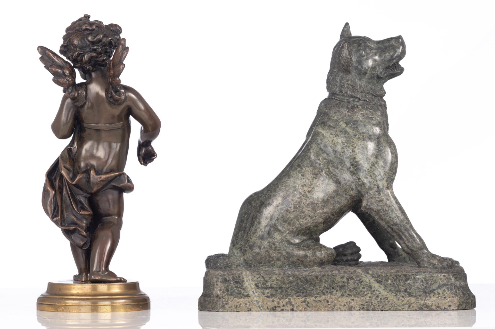 A green serpentine sculpture of a loyal dog, H 31,5 - W 29,5 cm. Added: a fine patinated bronze ange - Image 4 of 10