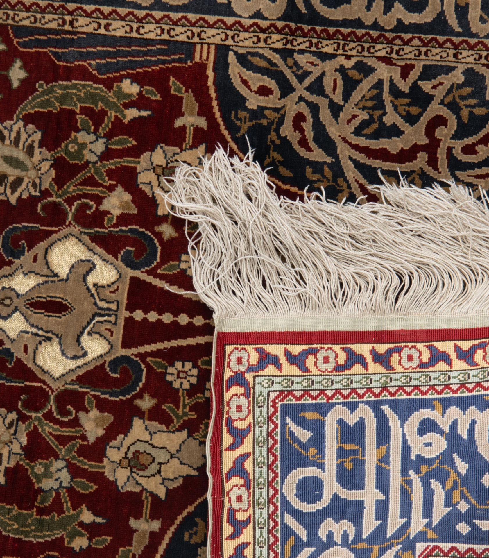 An Oriental silk on silk Hereke rug, decorated with a flower vase, the details finely brocaded with - Bild 3 aus 9